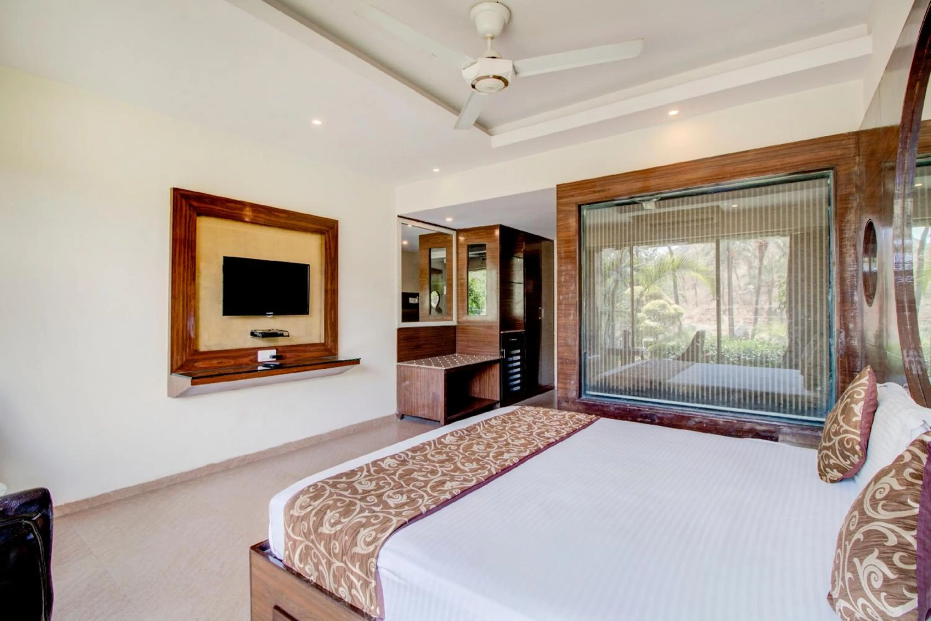 Photo of the whole room, Bed in Hotel Royale Palace