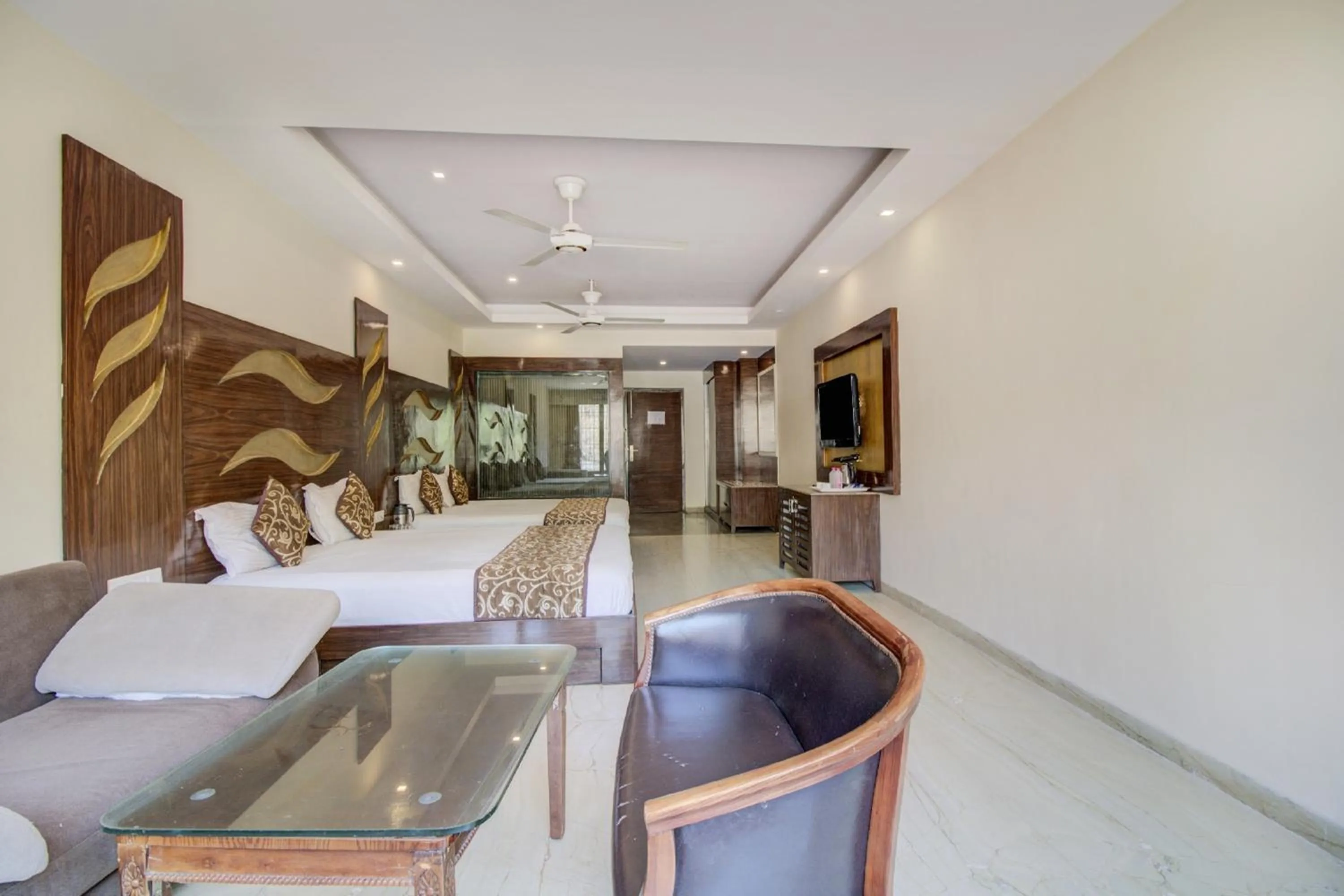 Photo of the whole room, Bed in Hotel Royale Palace