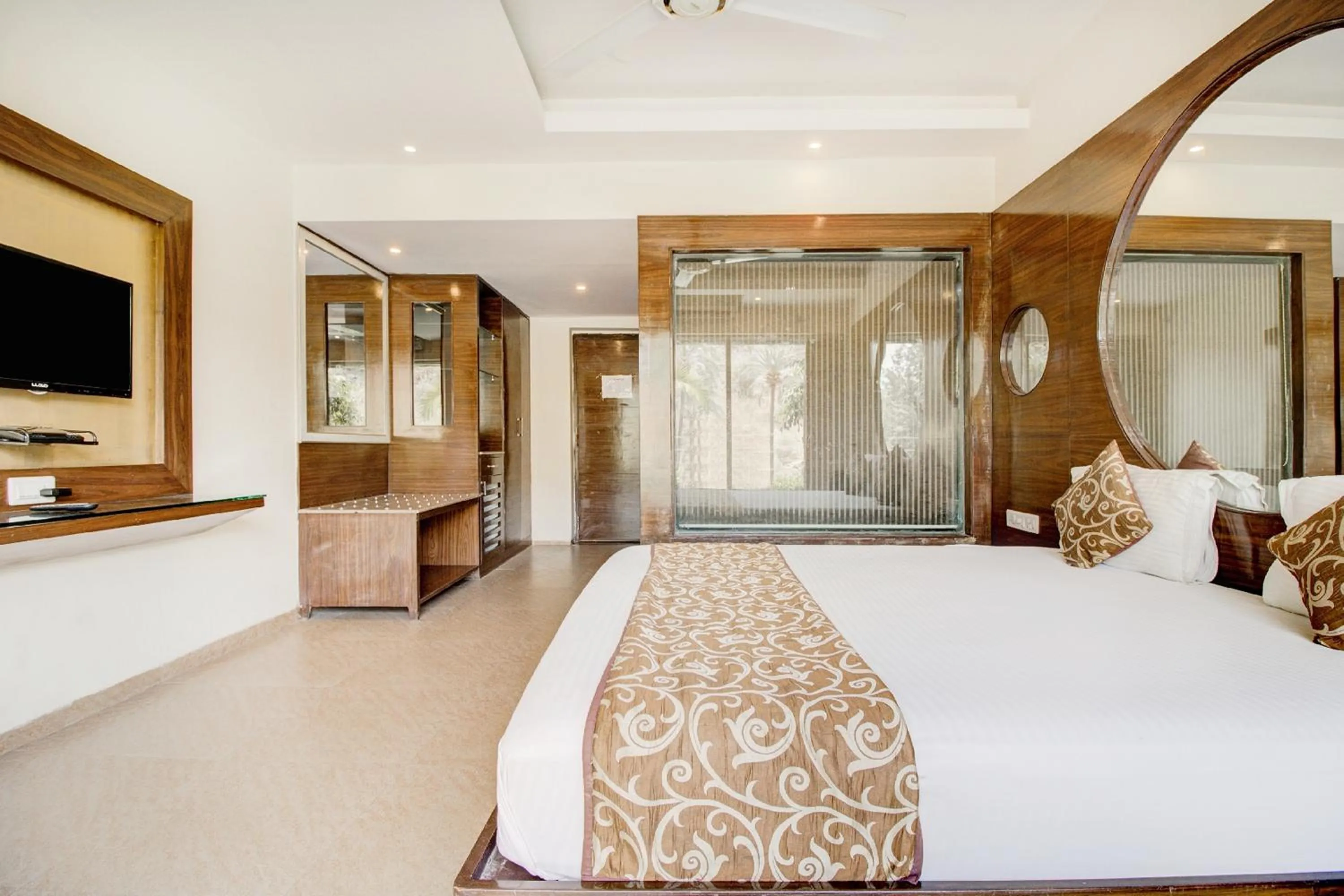 Photo of the whole room, Bed in Hotel Royale Palace