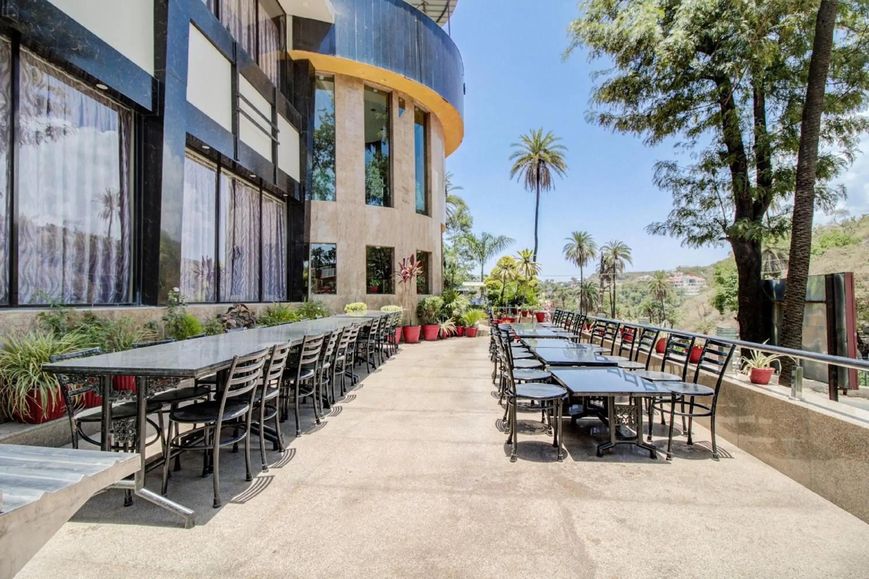 Restaurant/places to eat in Hotel Royale Palace Restaurant/places to eat in Hotel Royale Palace