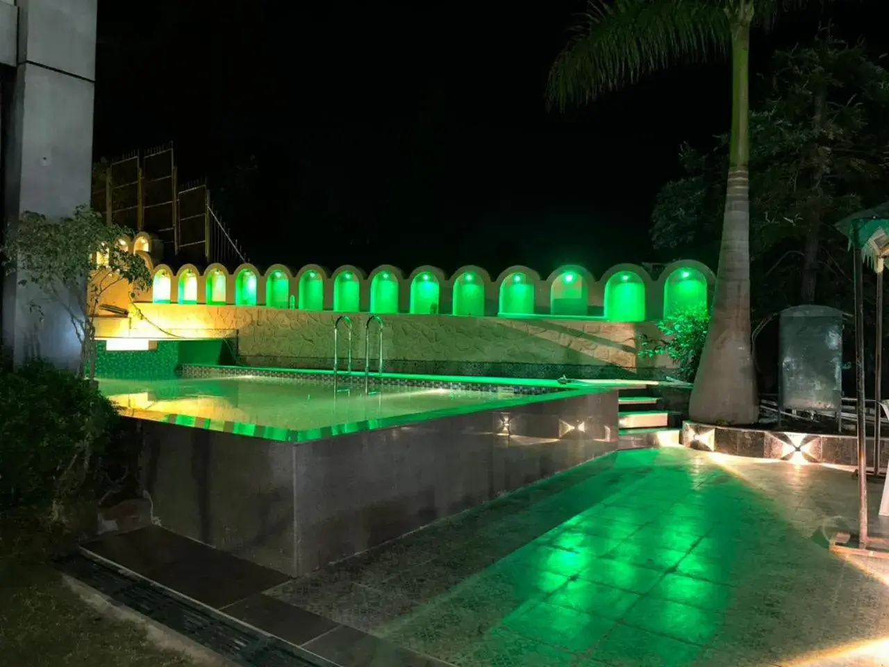 Swimming pool in Hotel Royale Palace Swimming pool in Hotel Royale Palace