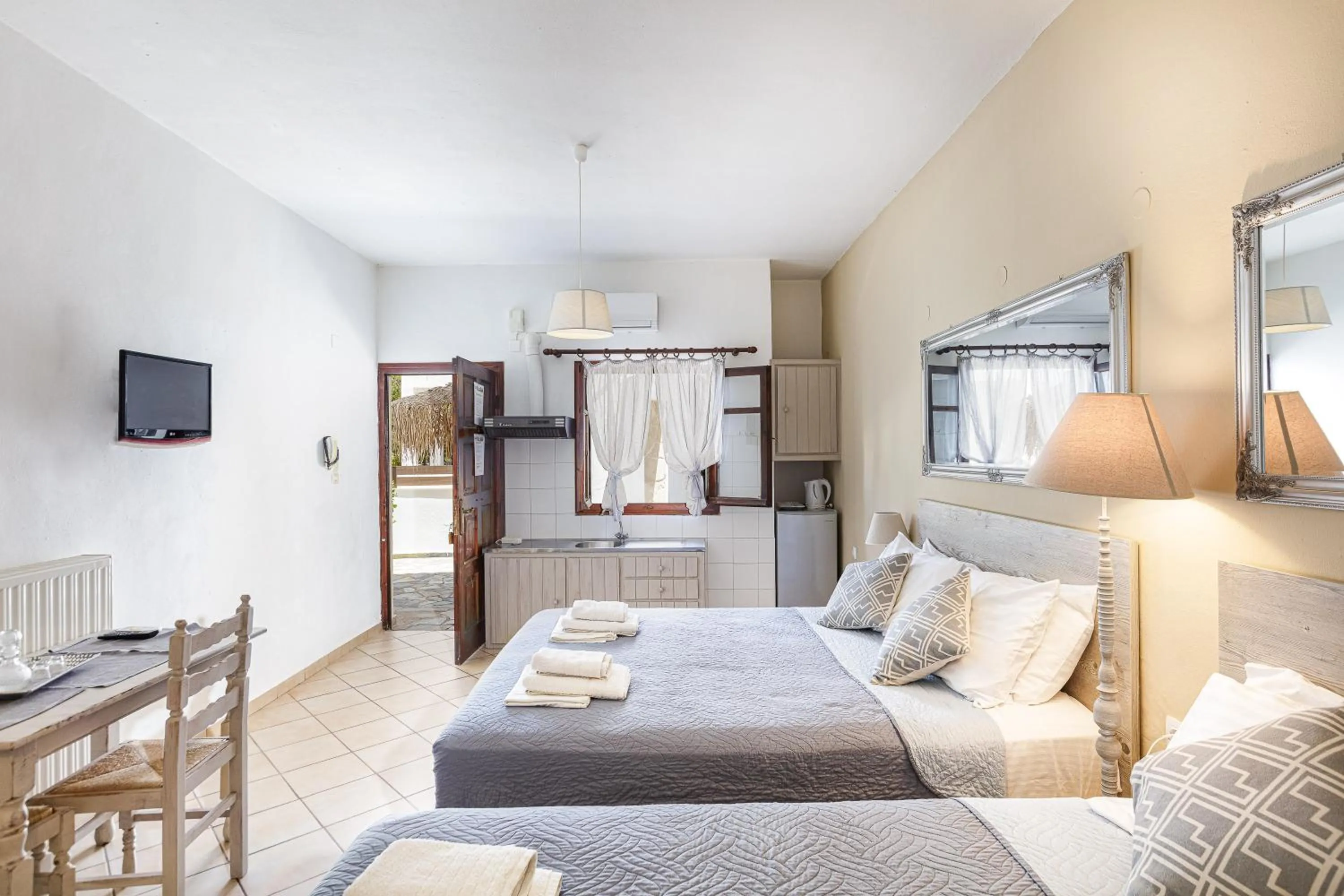 Property building, Bed in Kasteli Studios & Apartments