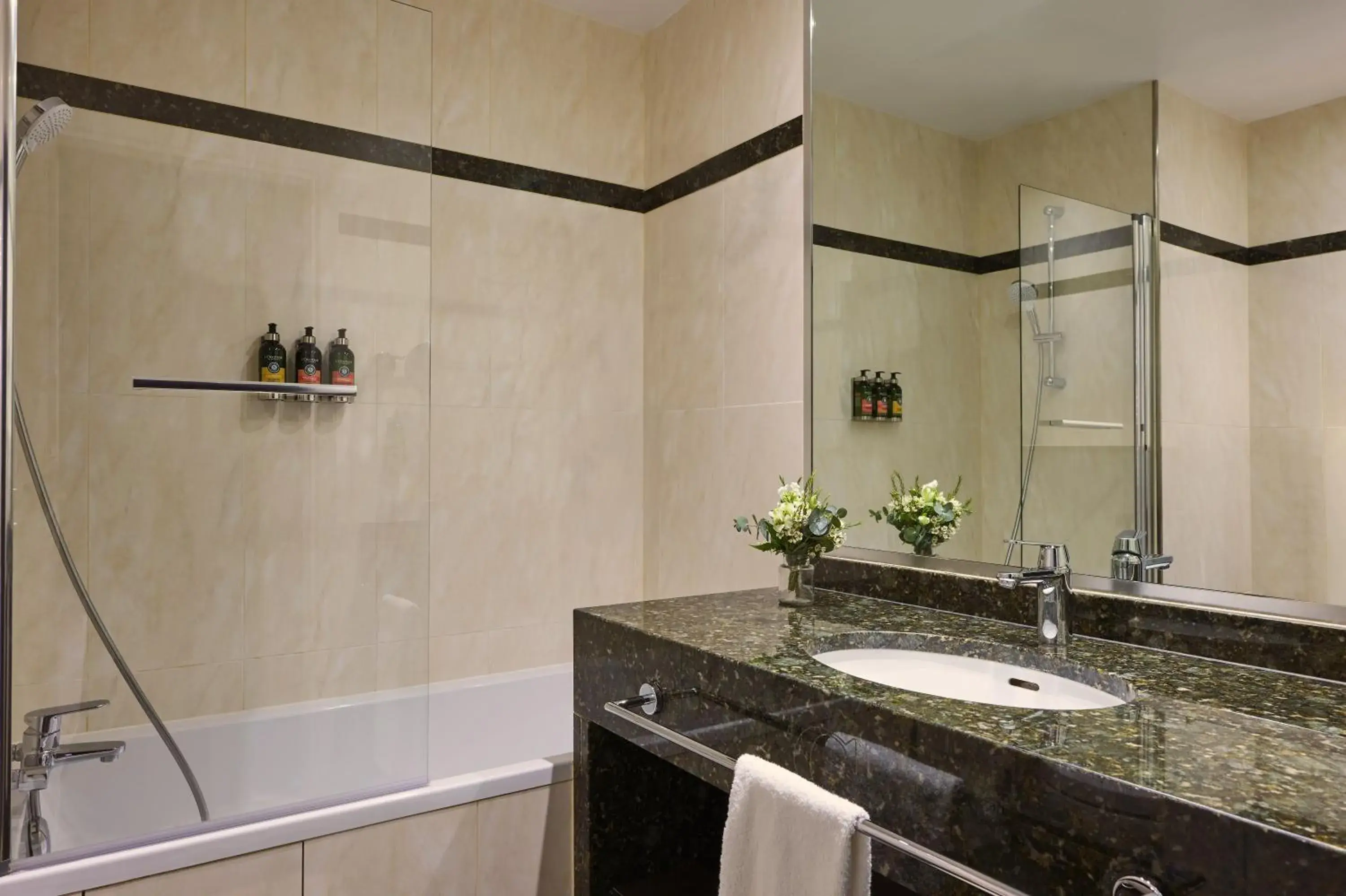 Bathroom in Fraser Suites Le Claridge Champs-Elysées Bathroom in Fraser Suites Le Claridge Champs-Elysées