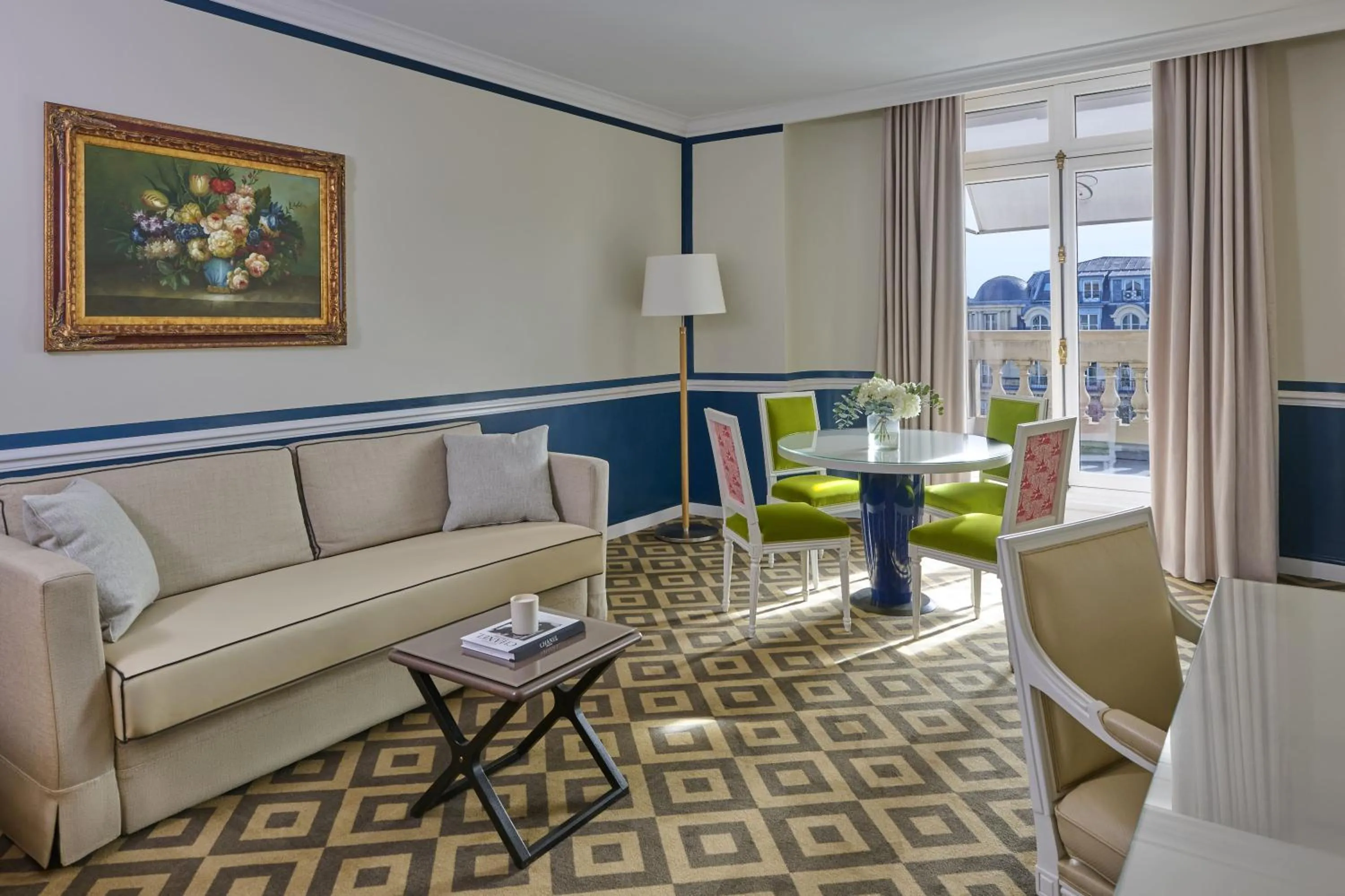 Living room in Fraser Suites Le Claridge Champs-Elysées