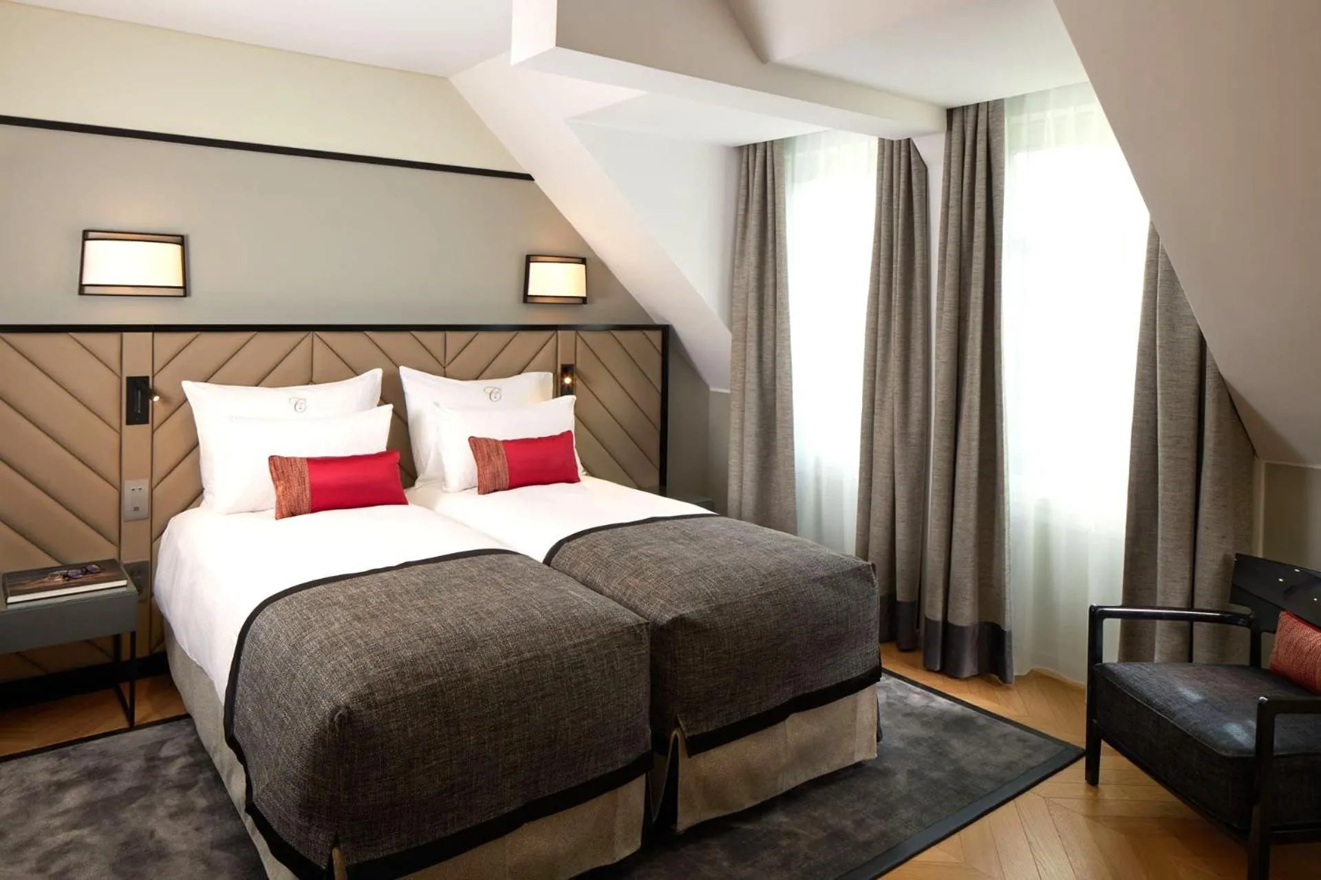 Bed in Fraser Suites Le Claridge Champs-Elysées