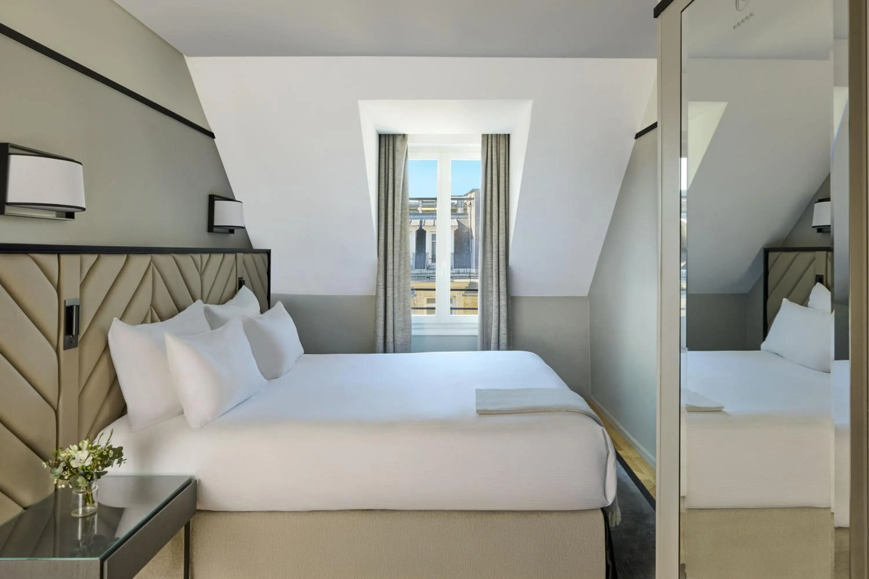 Bed in Fraser Suites Le Claridge Champs-Elysées