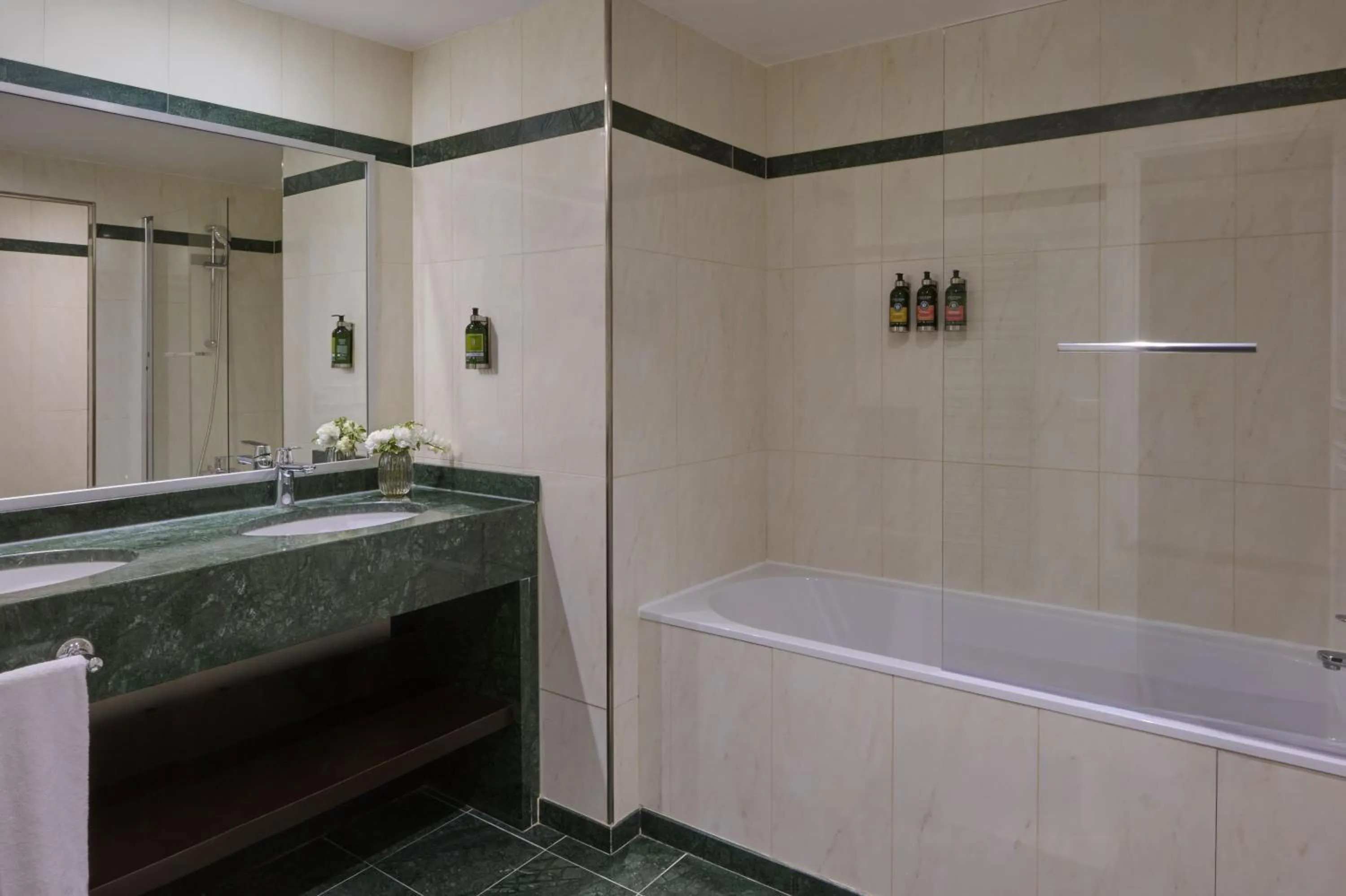 Bathroom in Fraser Suites Le Claridge Champs-Elysées