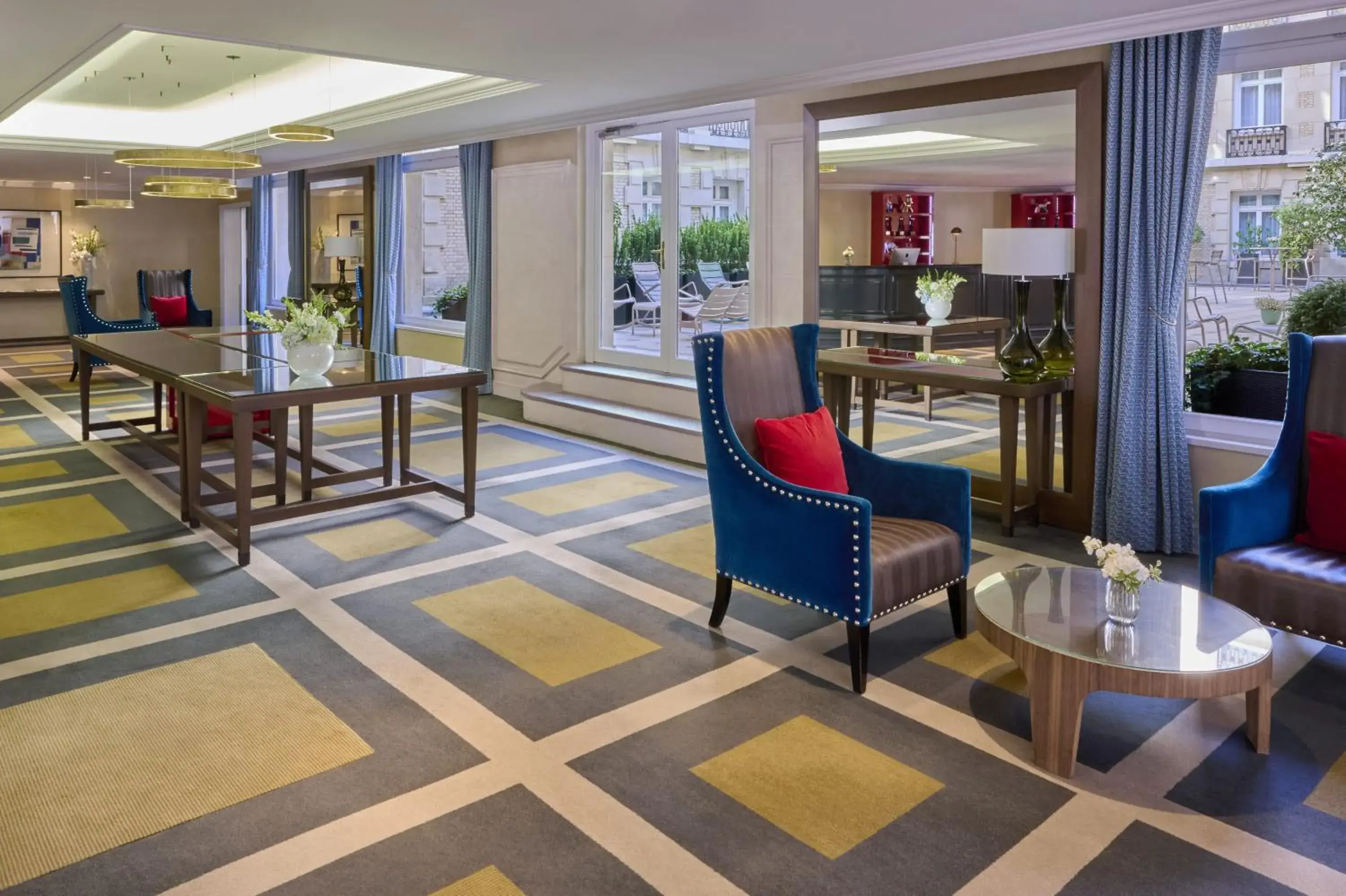 Lobby or reception in Fraser Suites Le Claridge Champs-Elysées Lobby or reception in Fraser Suites Le Claridge Champs-Elysées
