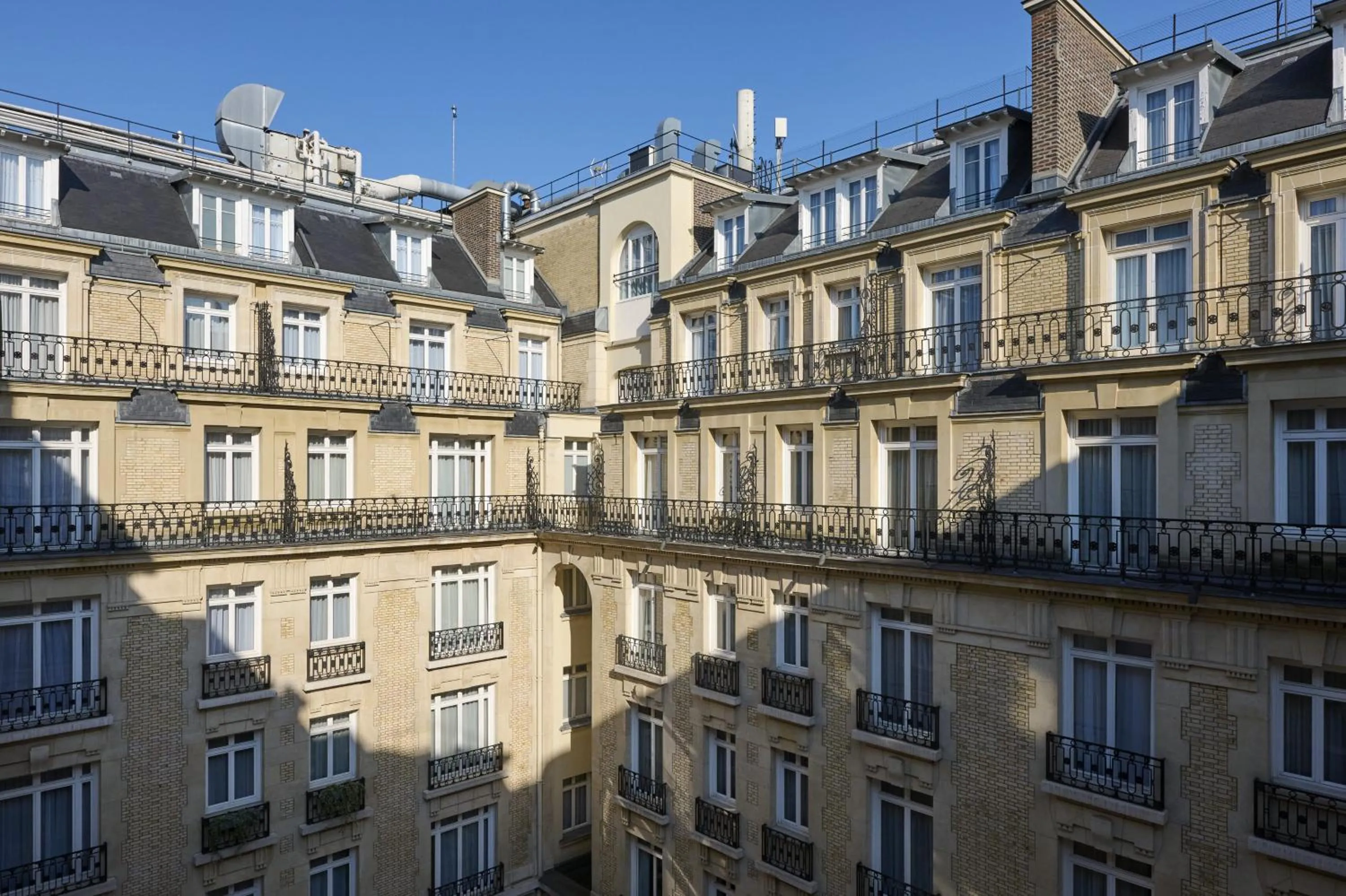 Property building in Fraser Suites Le Claridge Champs-Elysées