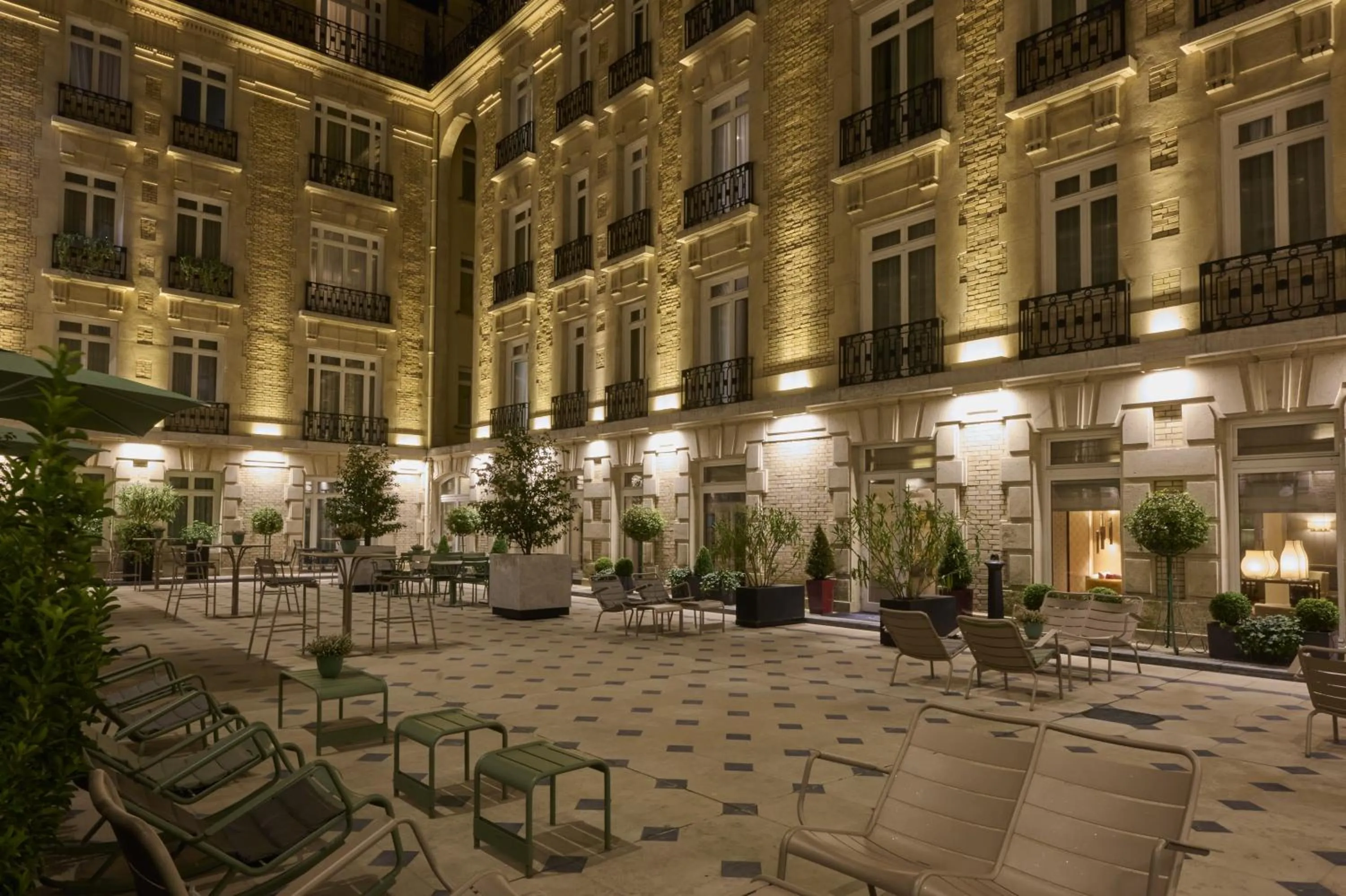 Patio in Fraser Suites Le Claridge Champs-Elysées