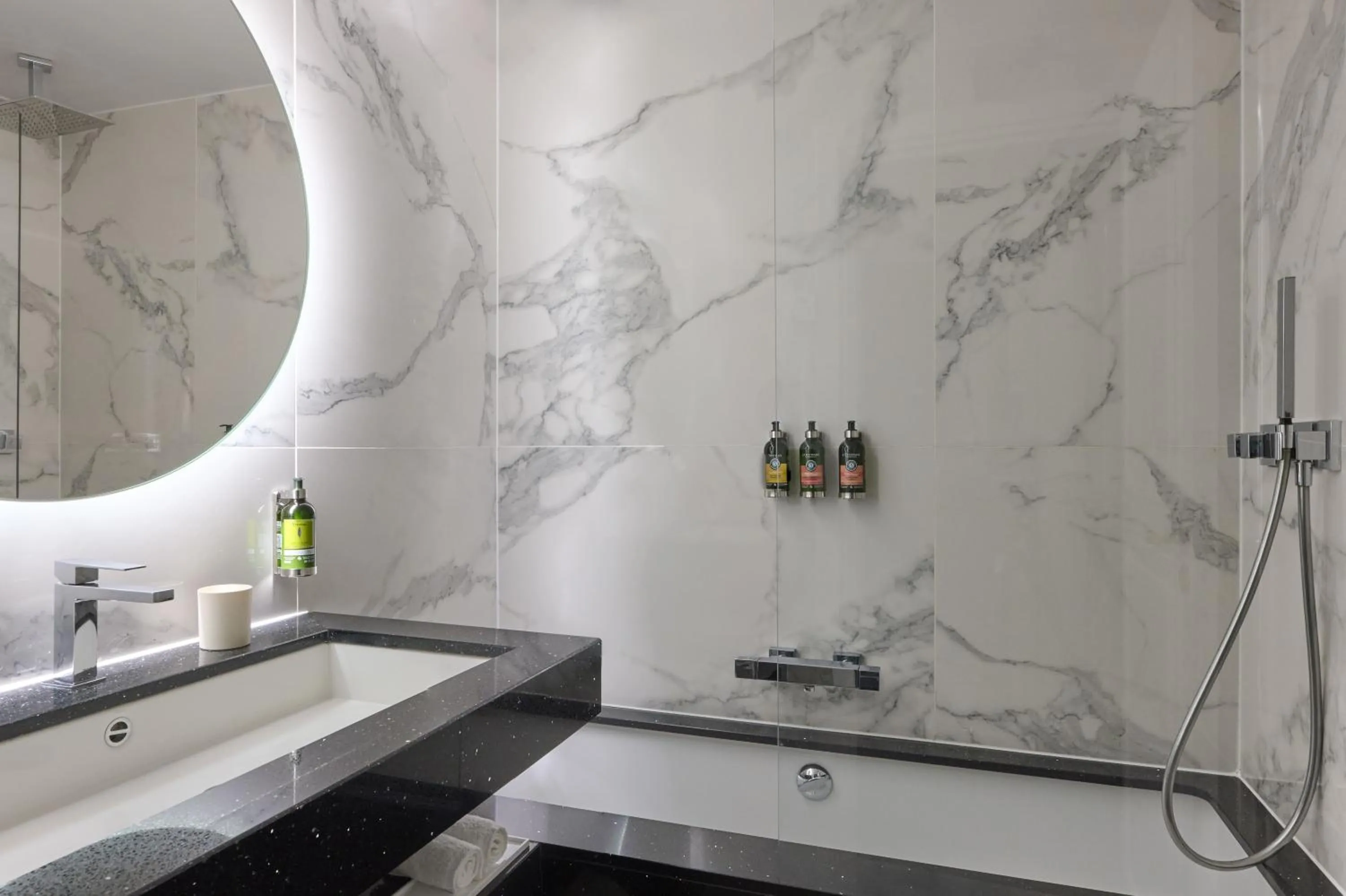 Bathroom in Fraser Suites Le Claridge Champs-Elysées