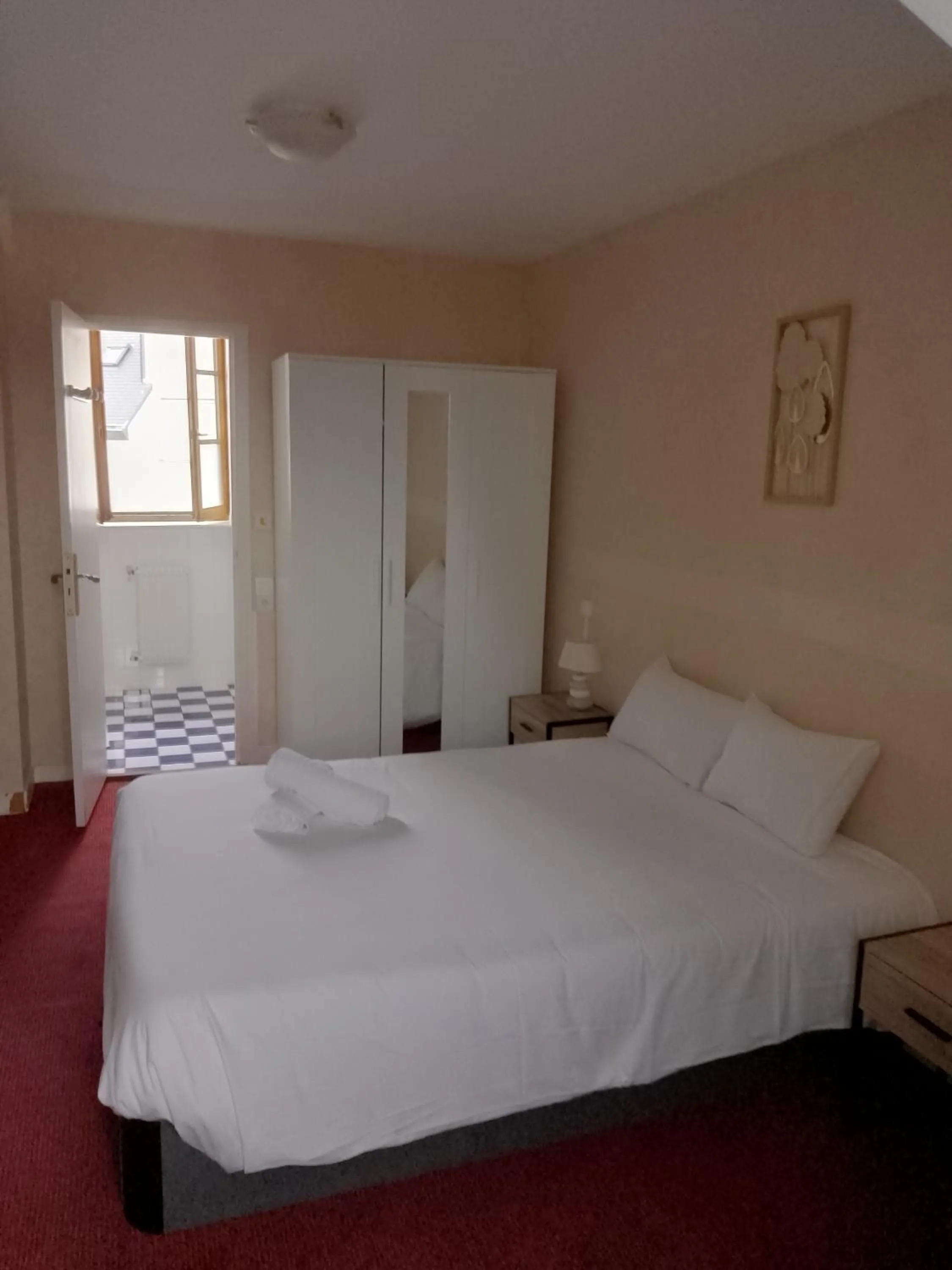 Bed in Hôtel de l'Espérance