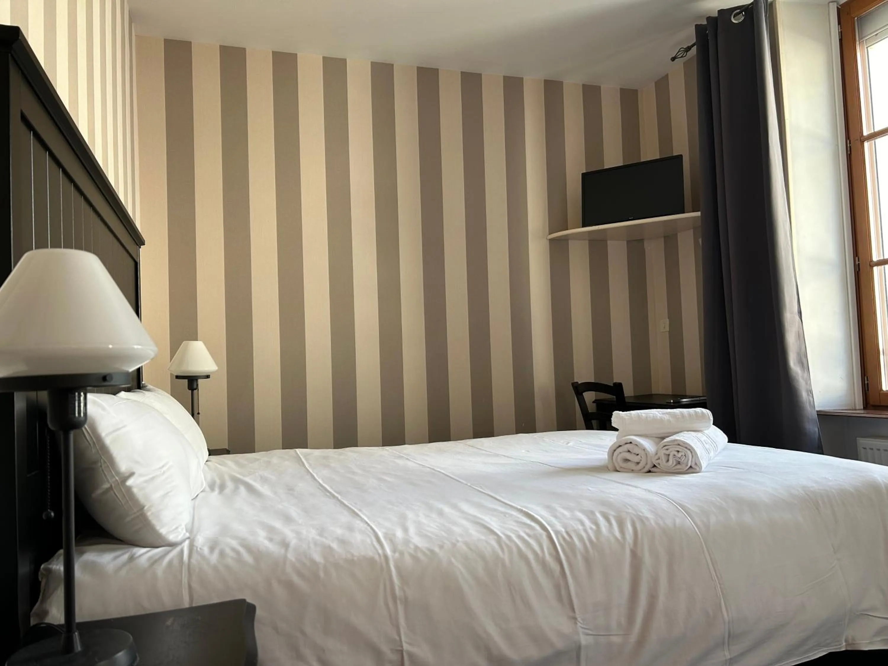 Bedroom, Bed in Hôtel de l'Espérance