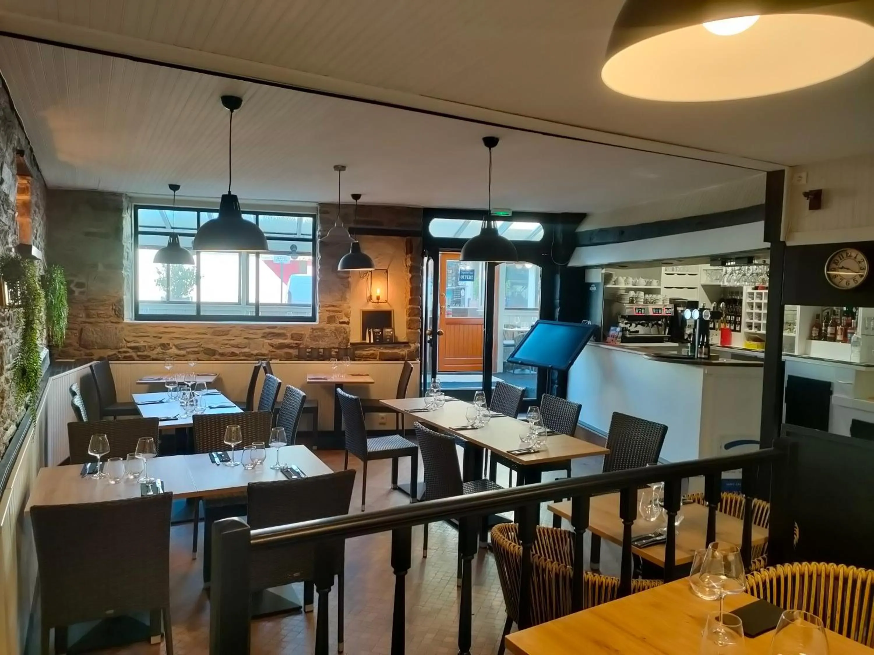 Restaurant/places to eat in Hôtel de l'Espérance