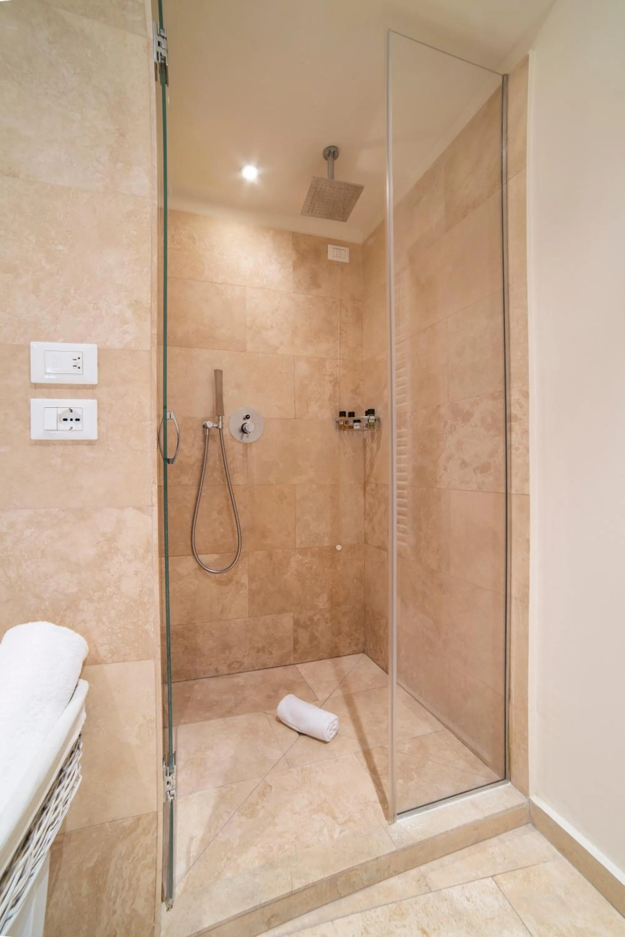 Shower in Rooms Milano Duomo