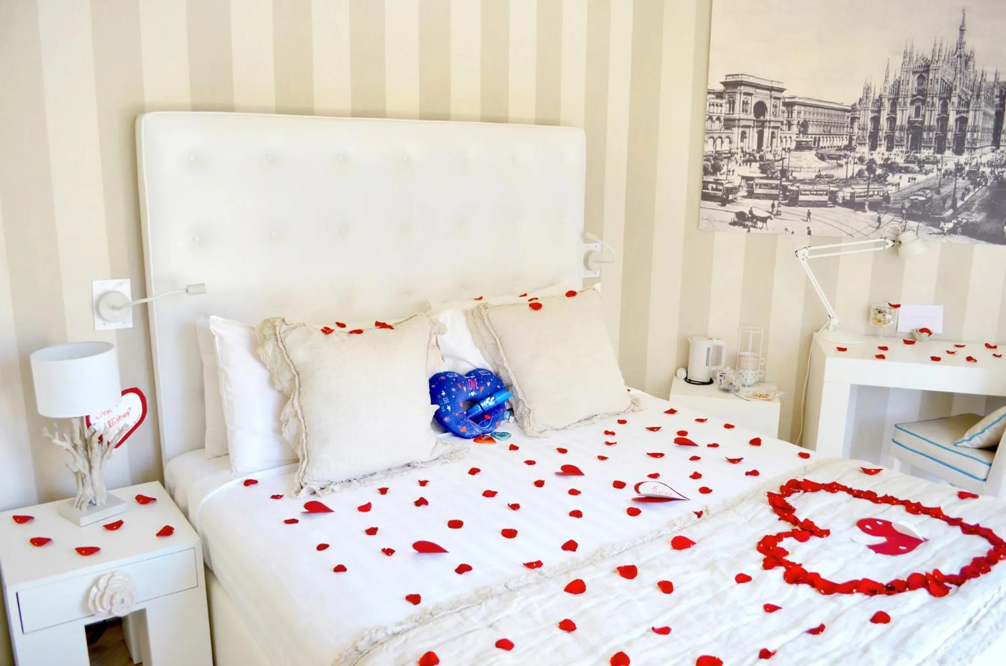 Decorative detail, Bed in Rooms Milano Duomo