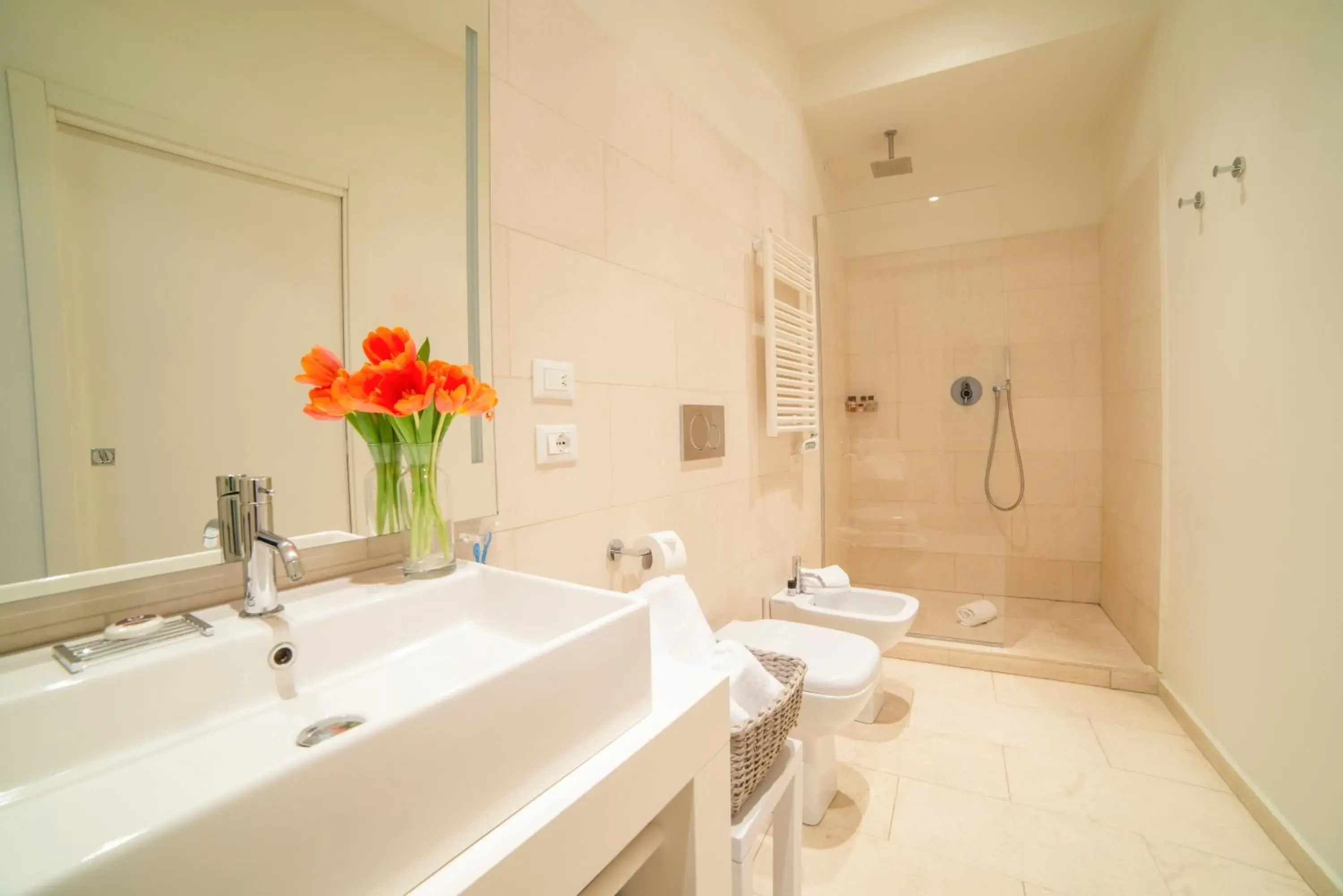 Shower in Rooms Milano Duomo Shower in Rooms Milano Duomo