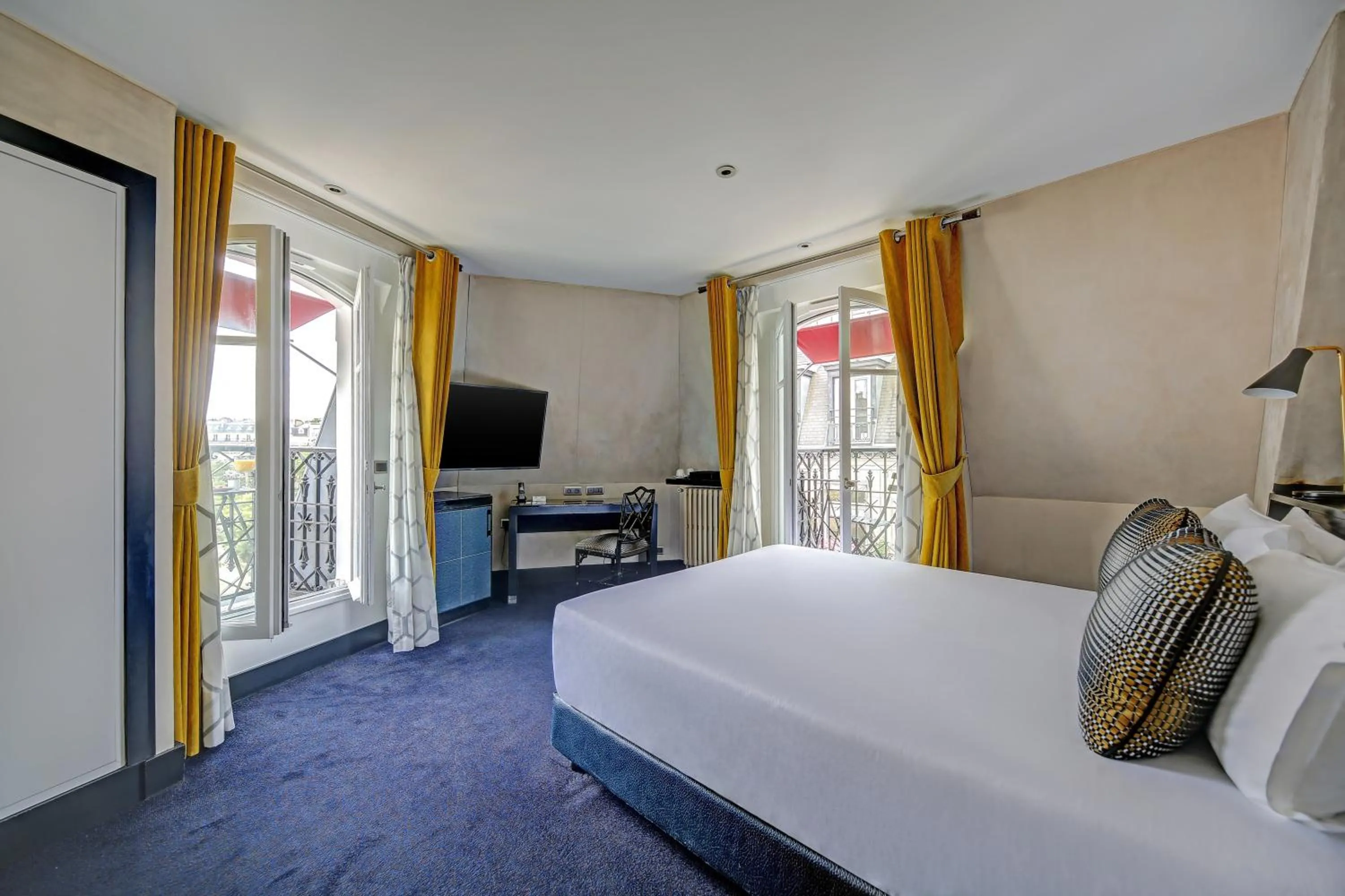 Bed in Chalgrin Boutique Hotel