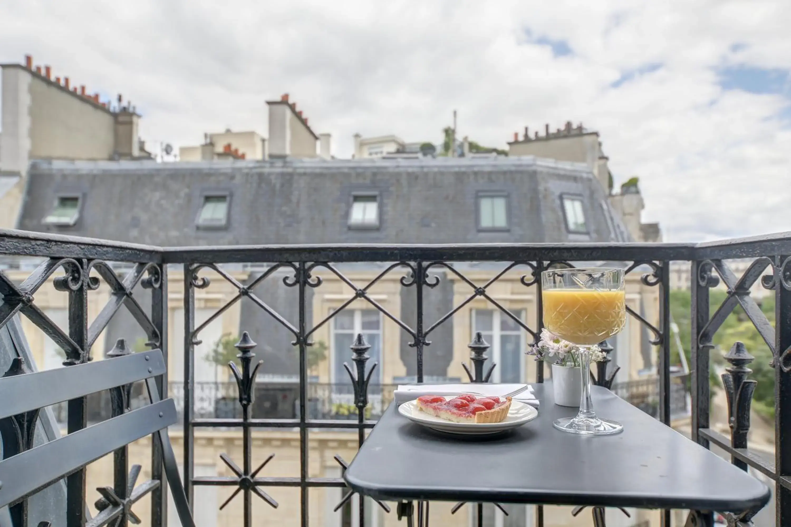 Superior Double Room with Balcony in Chalgrin Boutique Hotel Superior Double Room with Balcony in Chalgrin Boutique Hotel