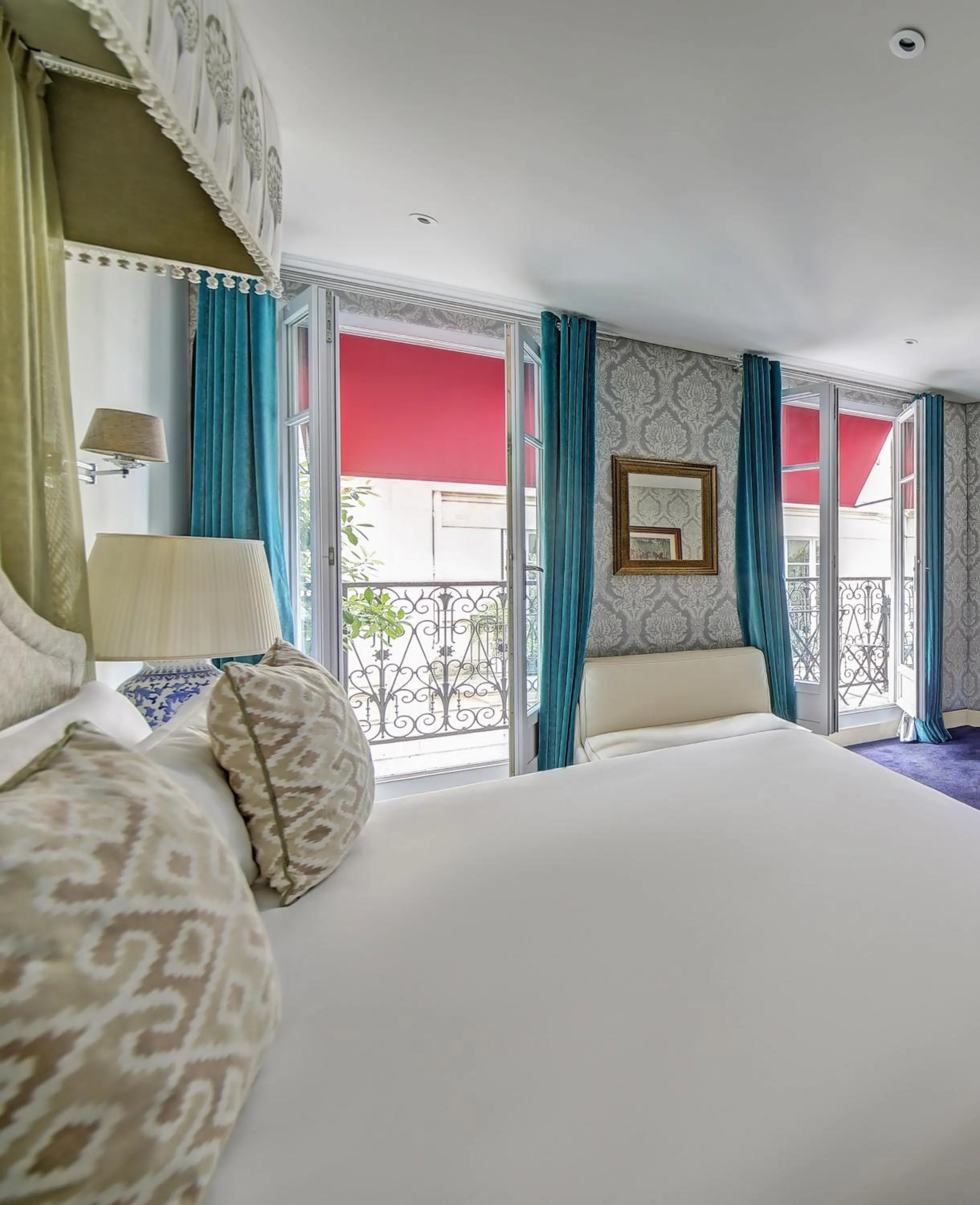 Bed in Chalgrin Boutique Hotel