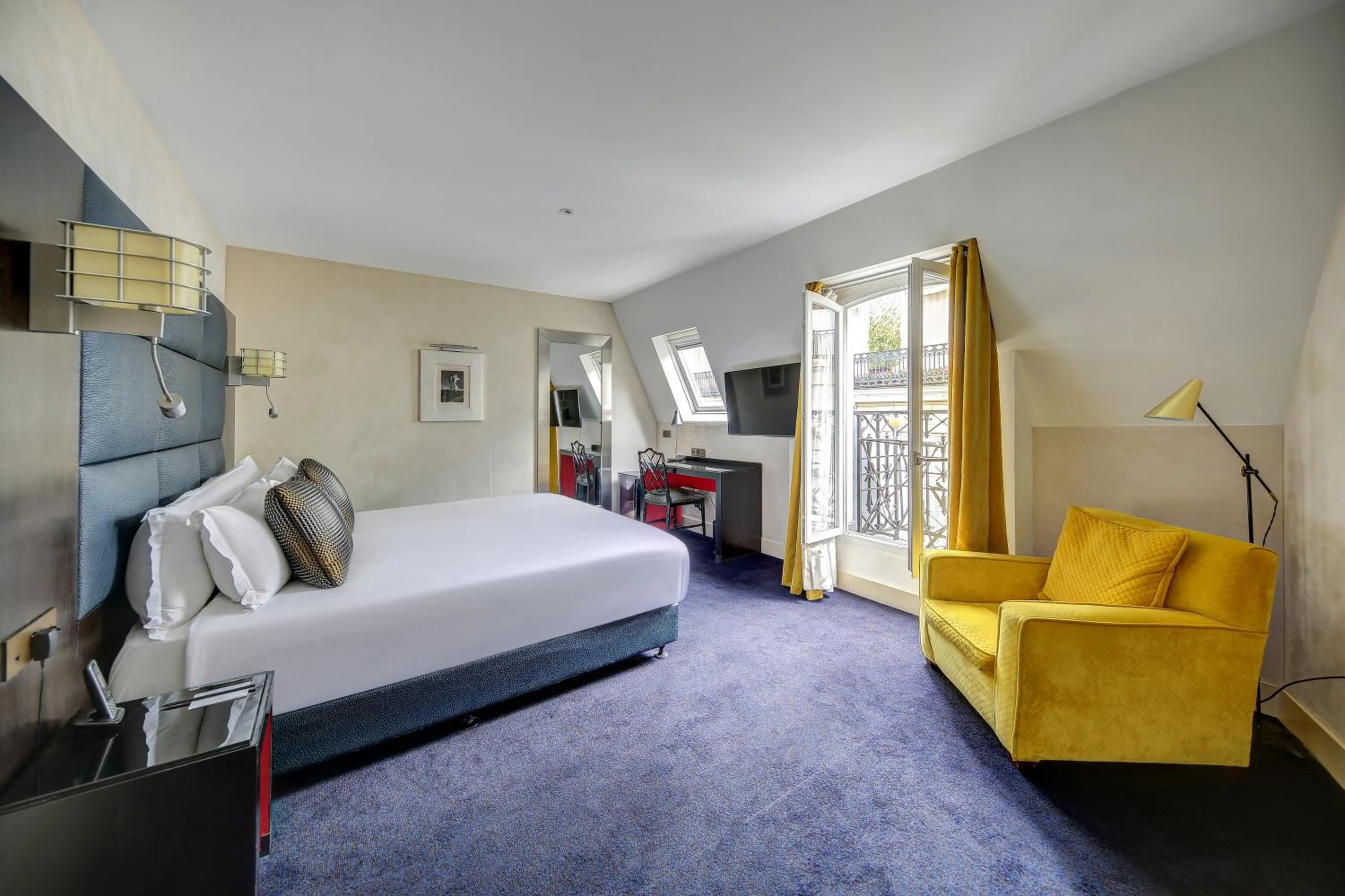 Bed in Chalgrin Boutique Hotel