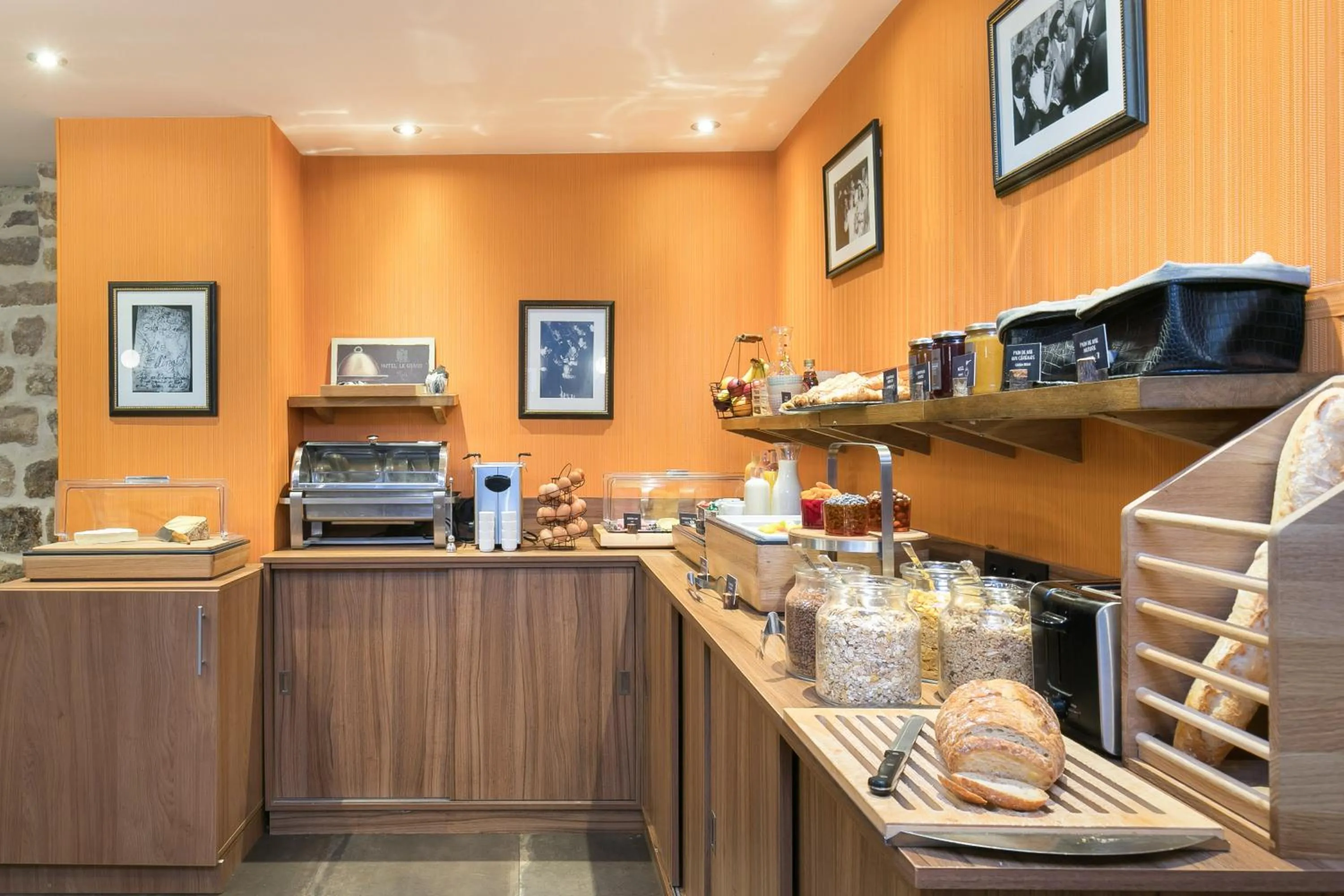 Buffet breakfast in Hotel Boris V. by Happyculture