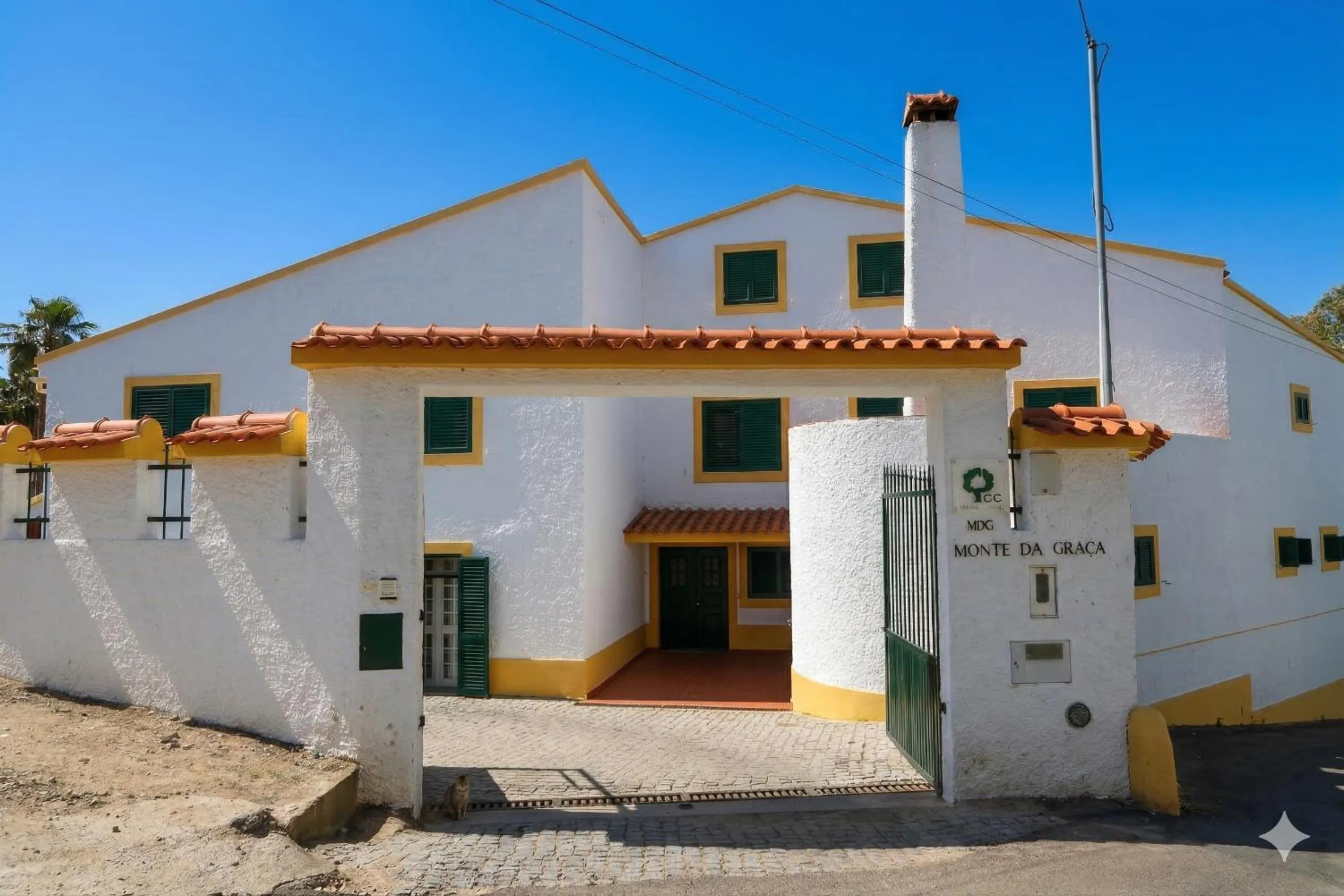 Property building in Monte da Graça
