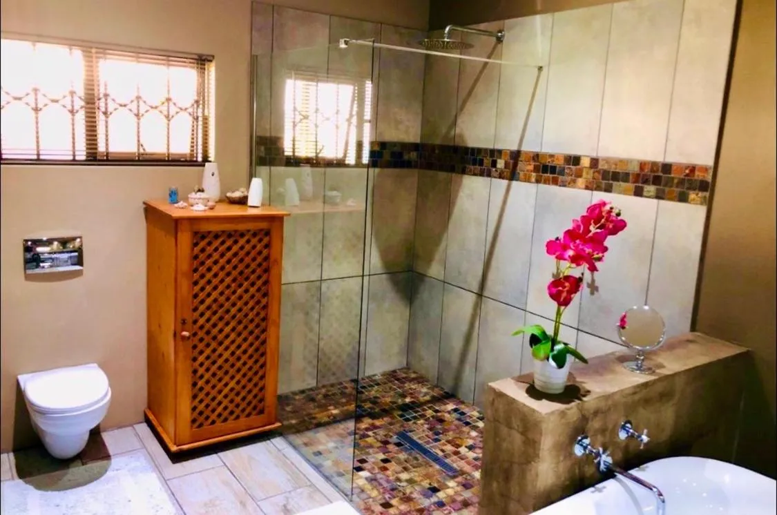 Shower in Rooibos Retreat