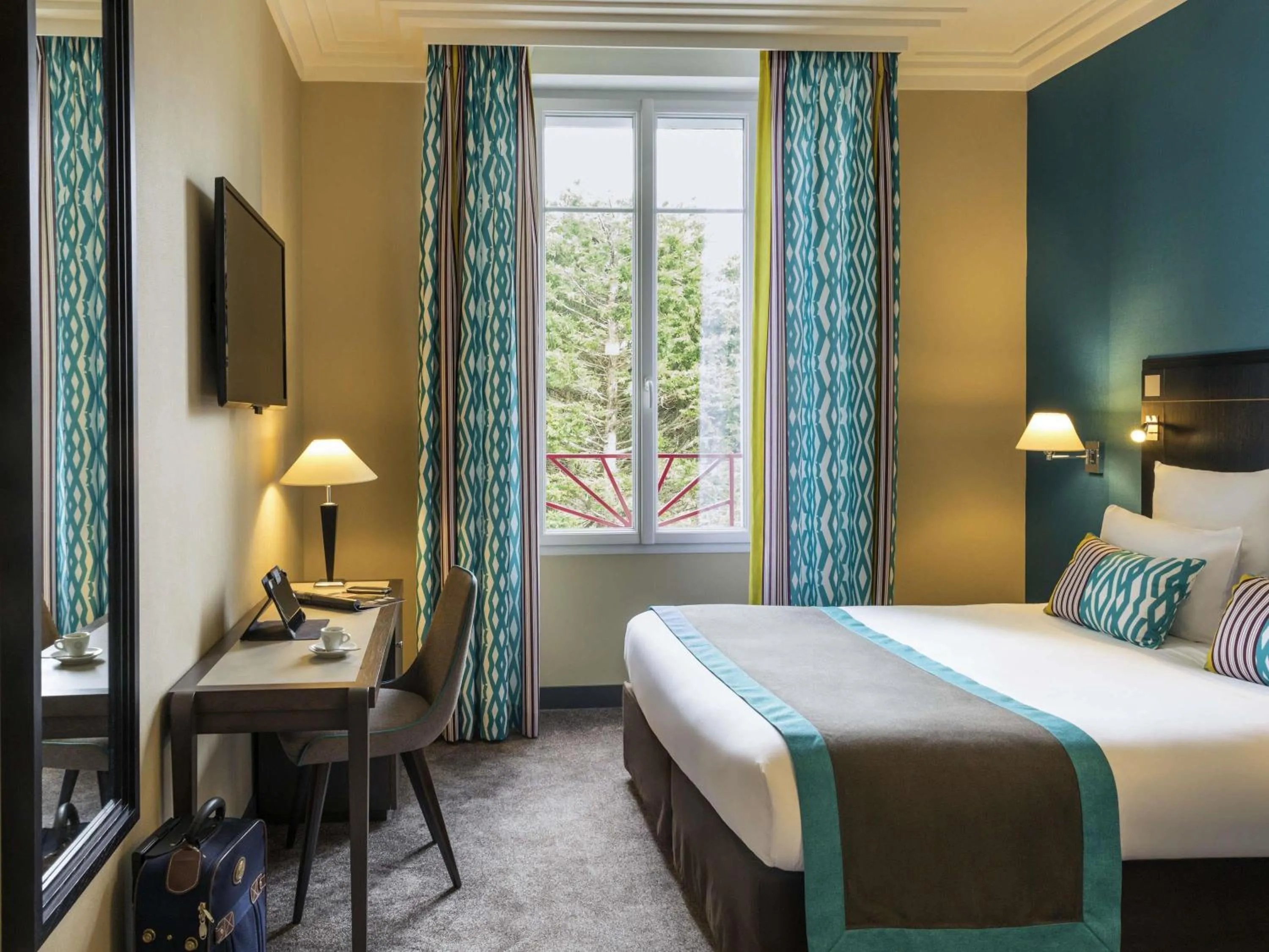 Bedroom, Bed in Hotel Mercure La Baule Majestic