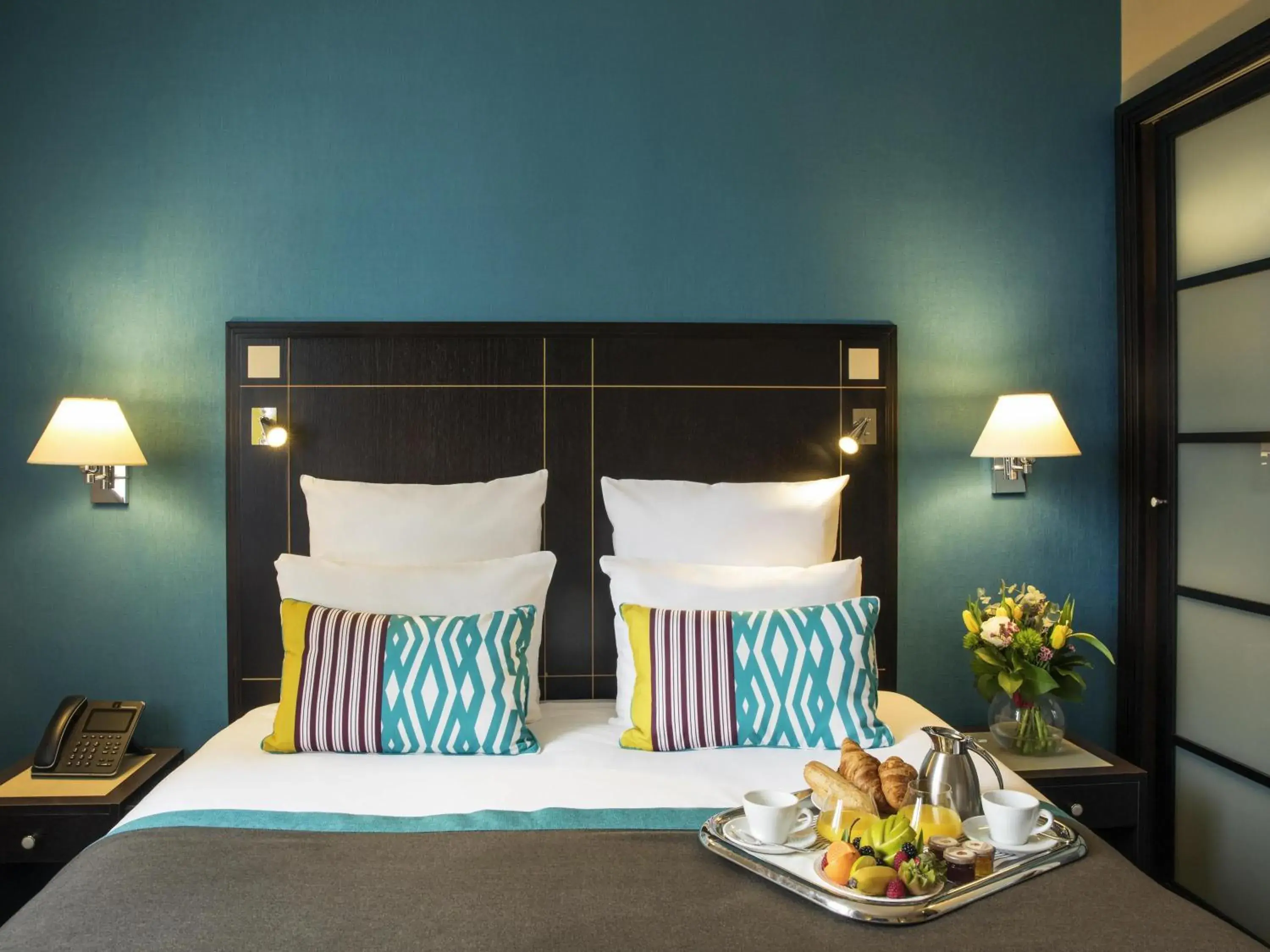 Bedroom, Bed in Hotel Mercure La Baule Majestic Bedroom, Bed in Hotel Mercure La Baule Majestic