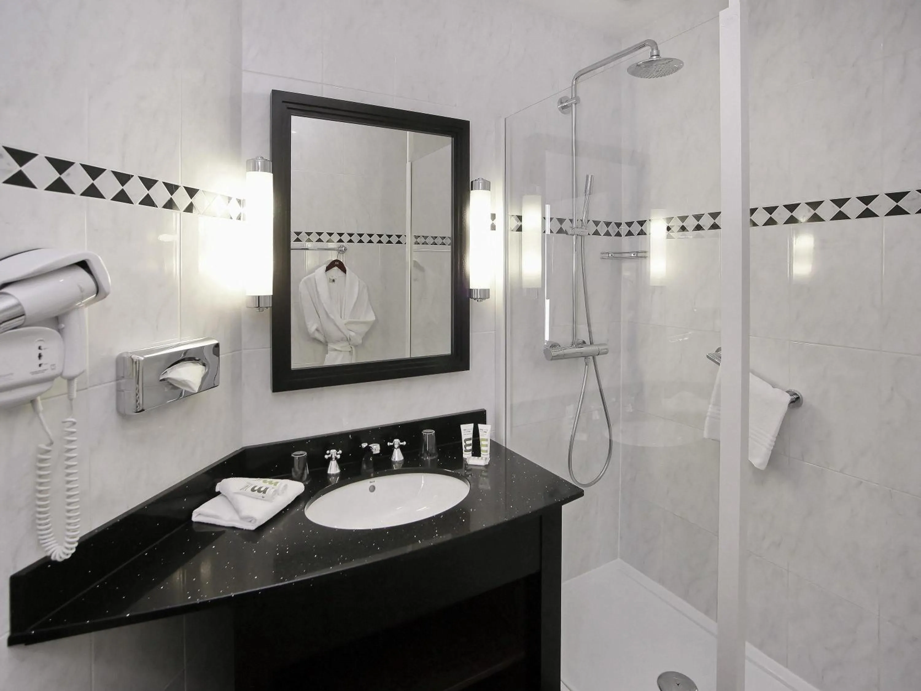 Bedroom in Hotel Mercure La Baule Majestic