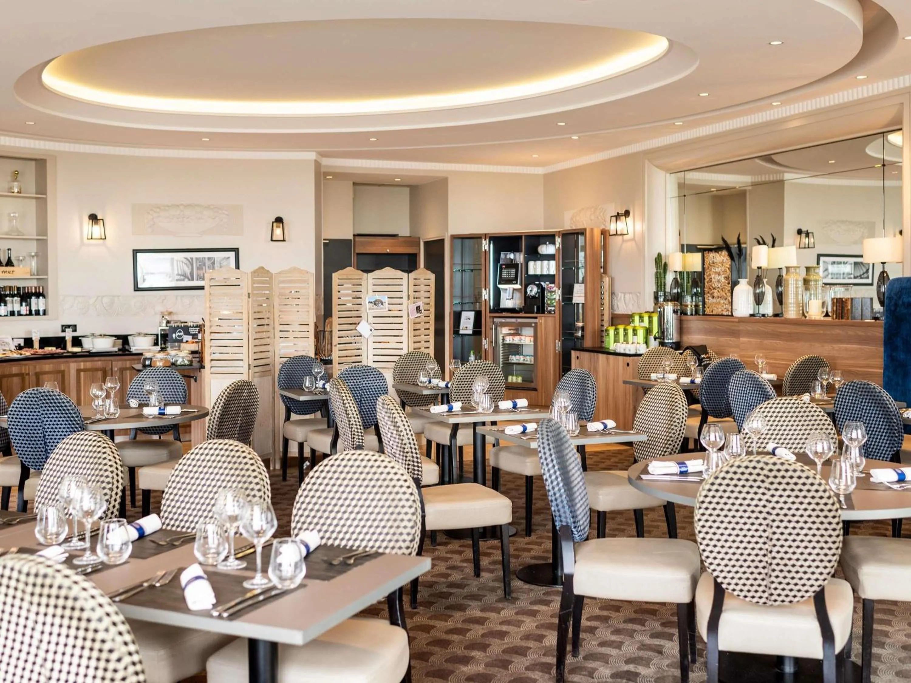 Restaurant/places to eat in Hotel Mercure La Baule Majestic