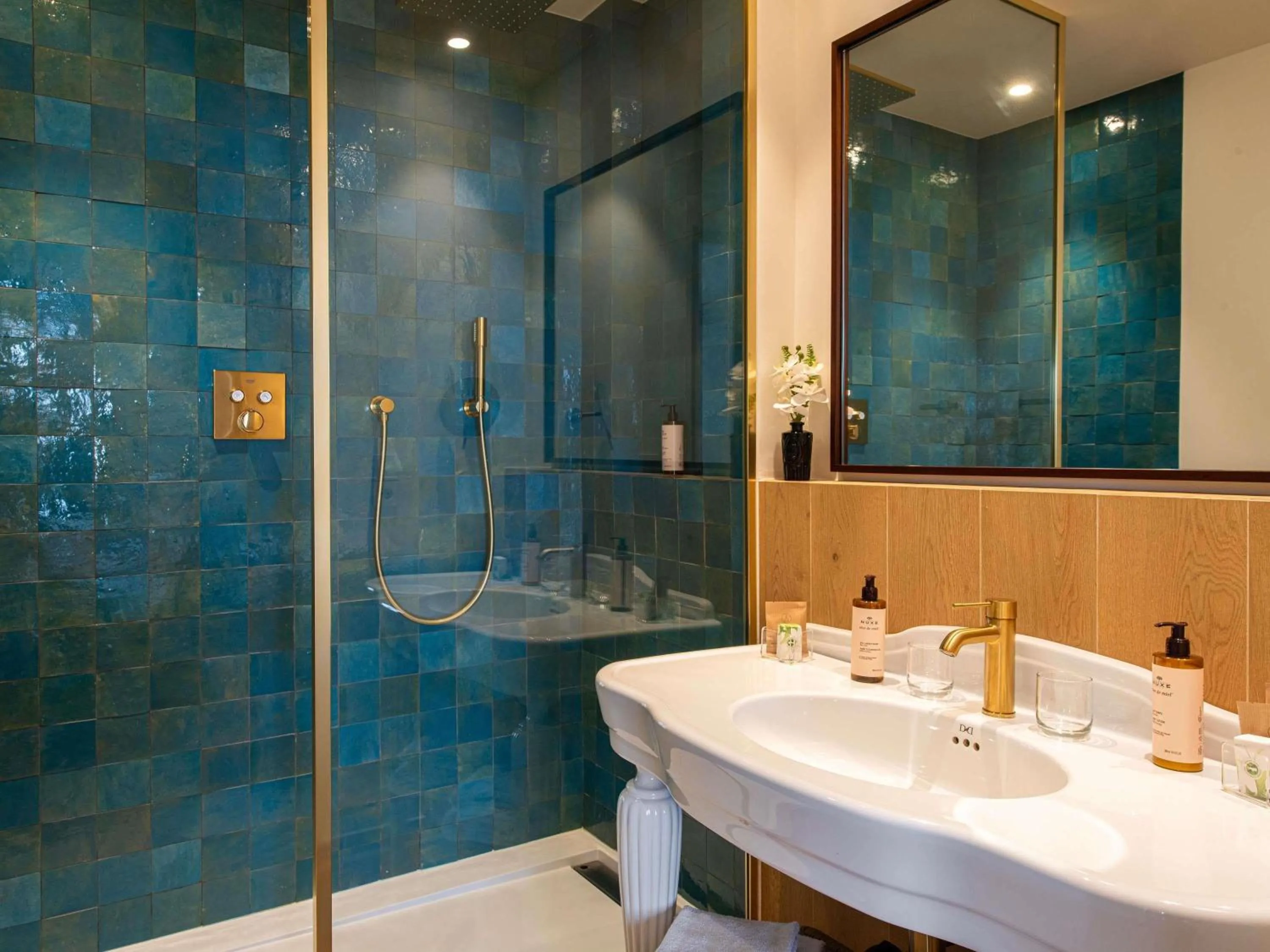 Bathroom in Hotel Mercure La Baule Majestic