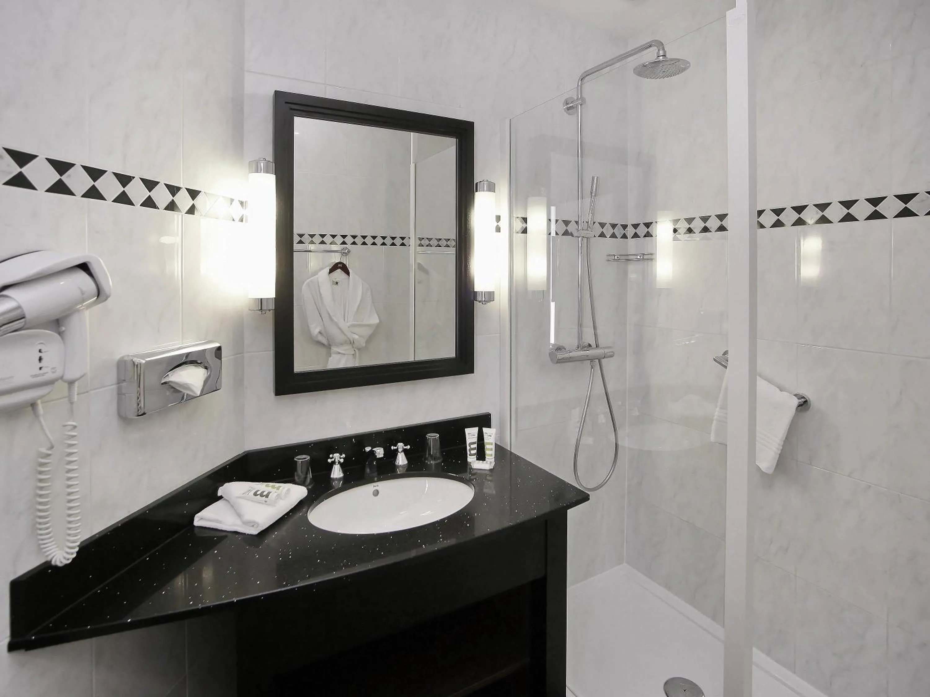 Bedroom in Hotel Mercure La Baule Majestic