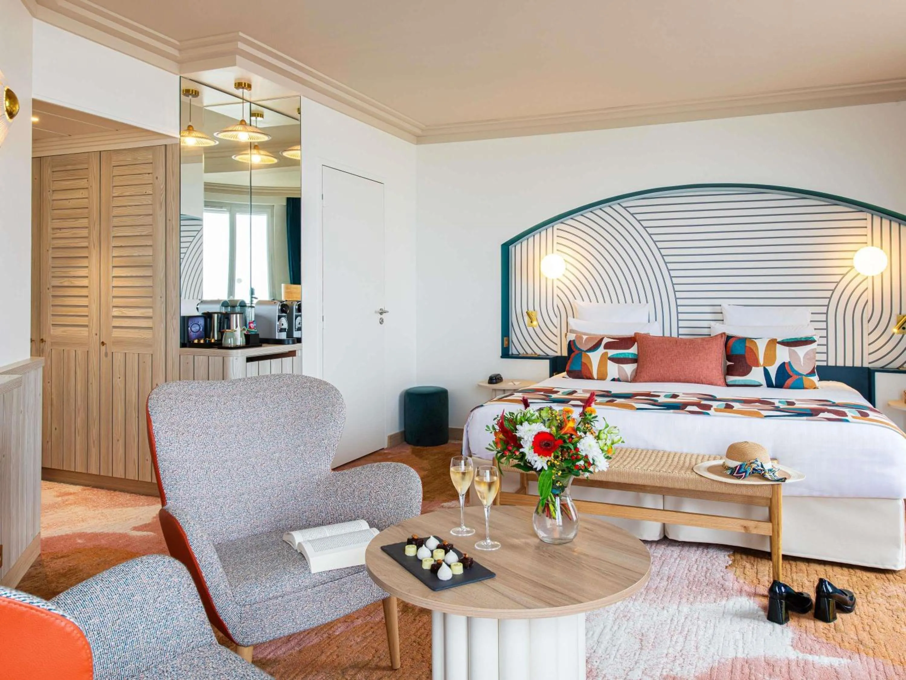 Bedroom, Bed in Hotel Mercure La Baule Majestic