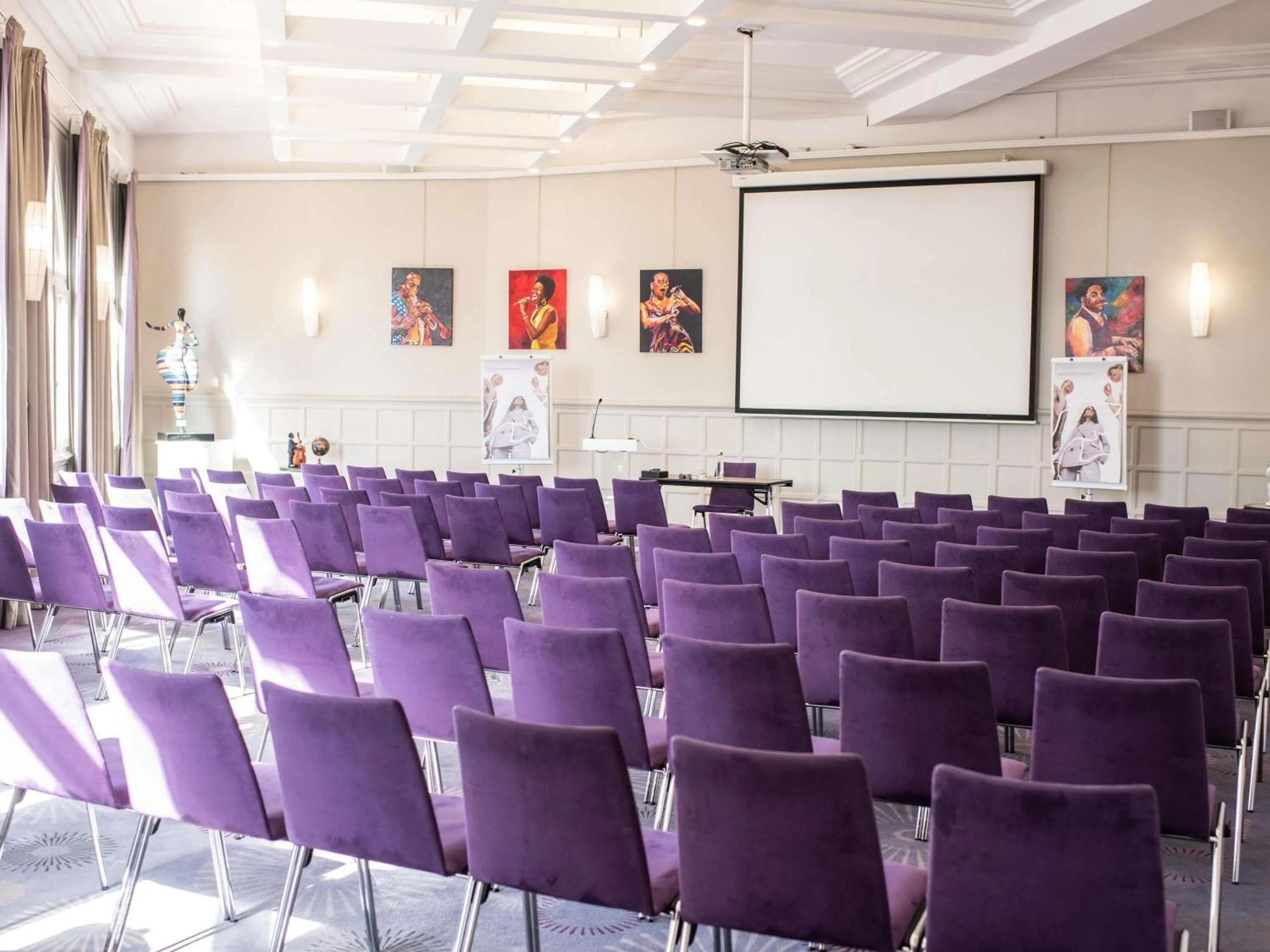 Meeting/conference room in Hotel Mercure La Baule Majestic