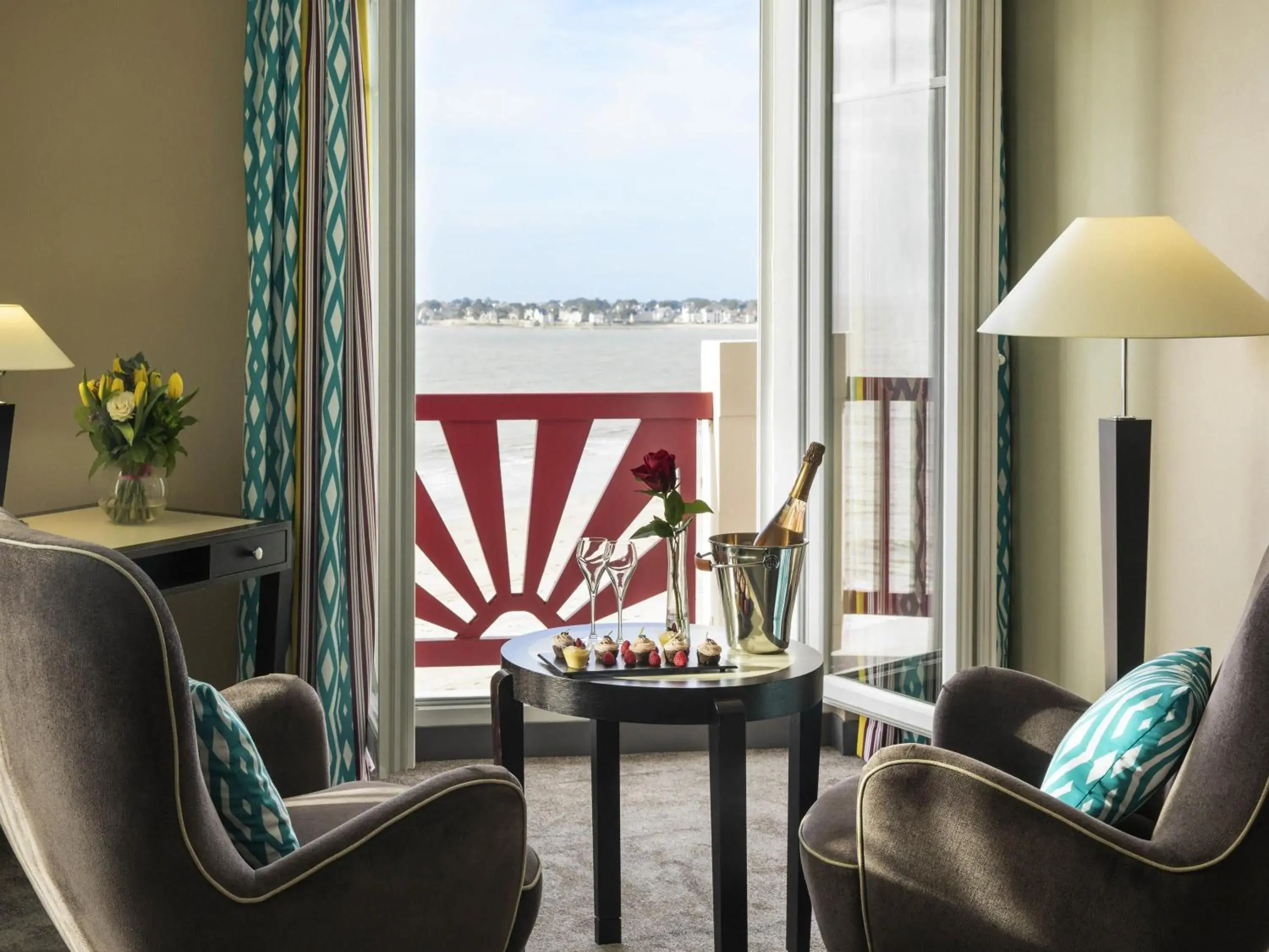 Bedroom in Hotel Mercure La Baule Majestic Bedroom in Hotel Mercure La Baule Majestic