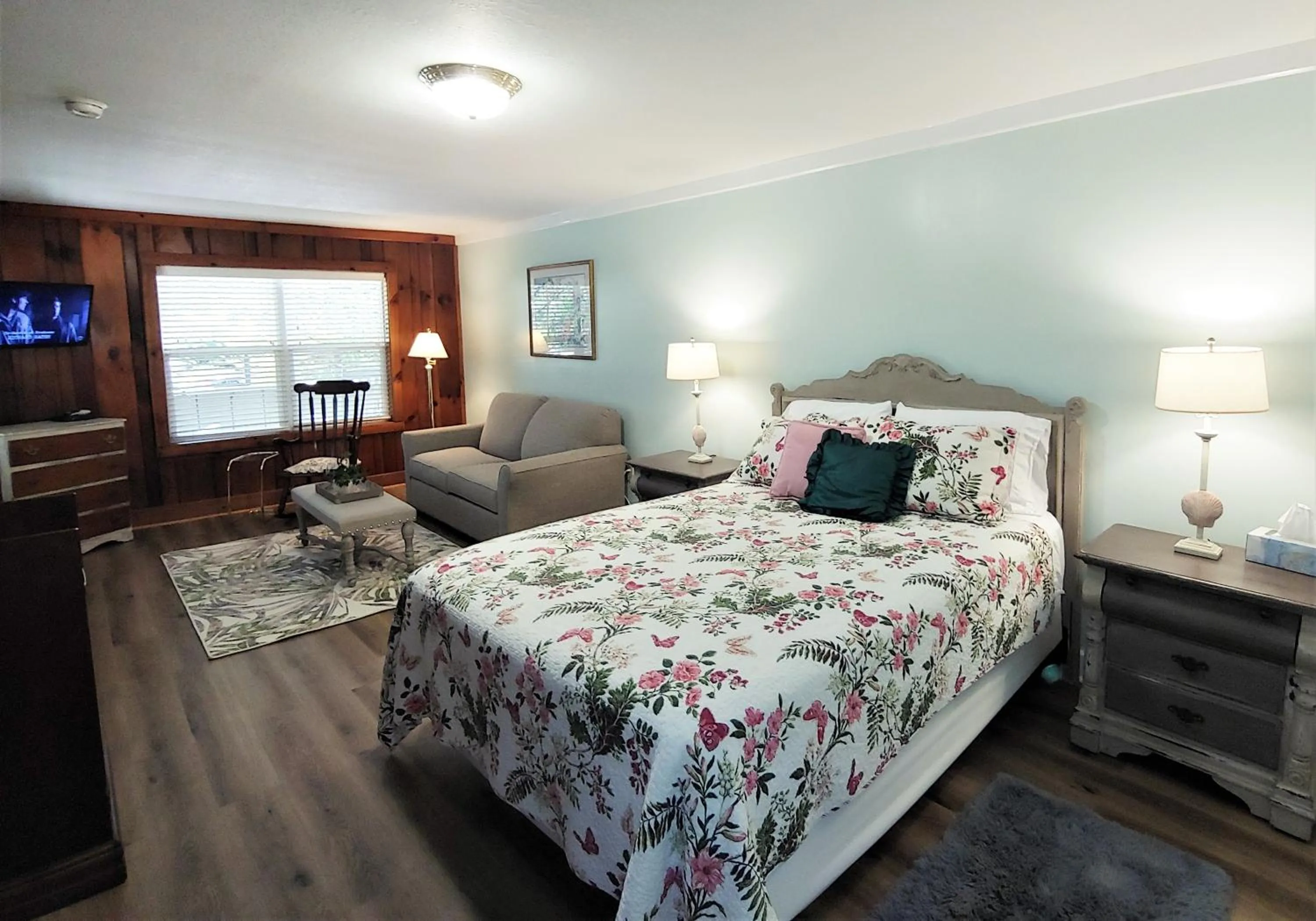 Bed in McKinley Edwards Inn