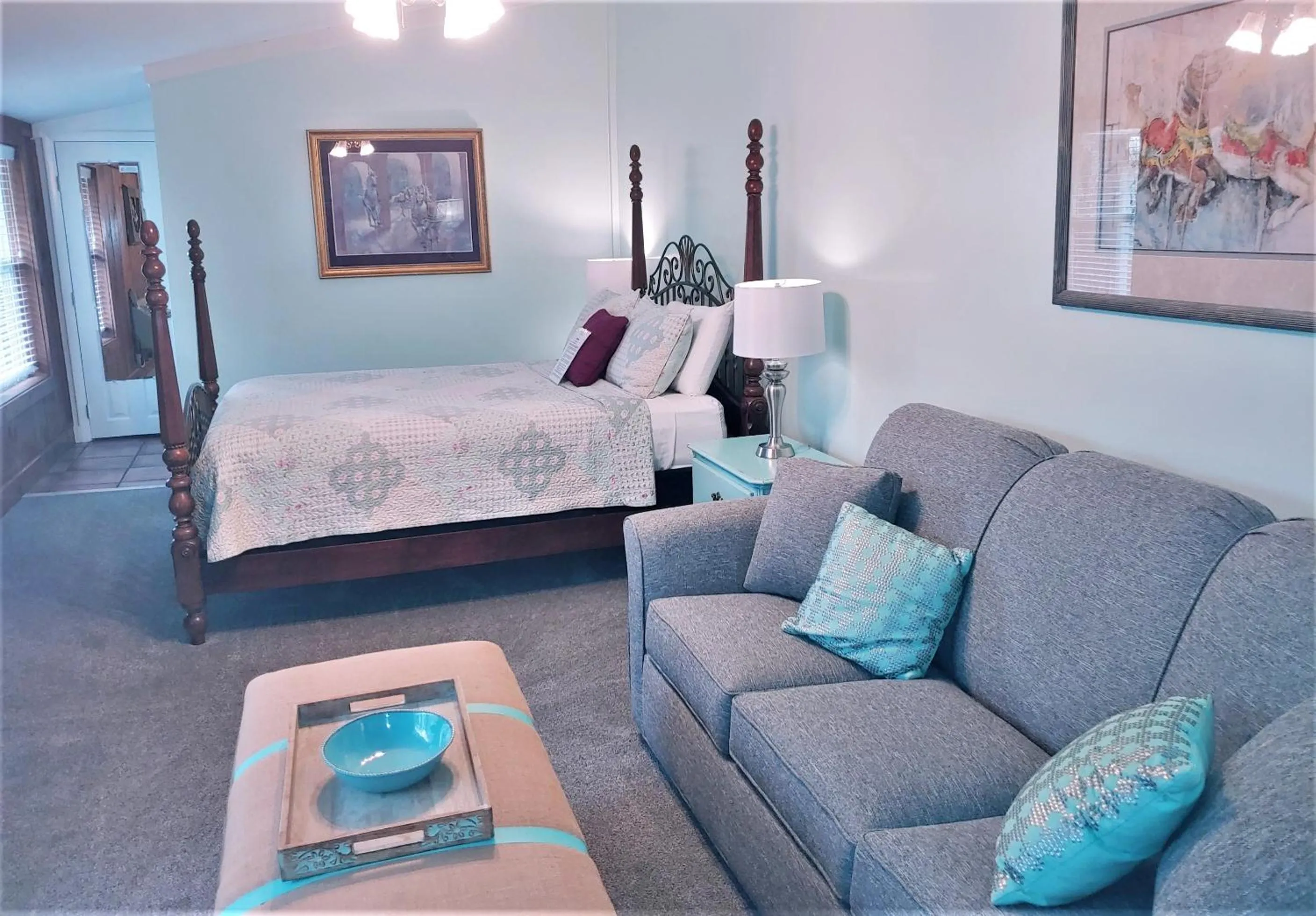 Photo of the whole room, Bed in McKinley Edwards Inn