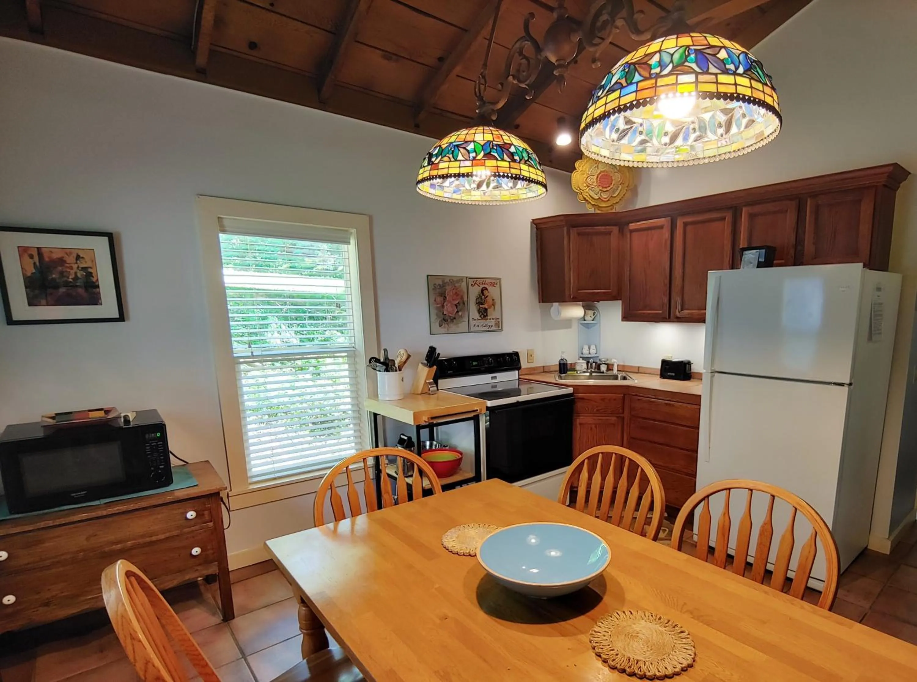 Dining area in McKinley Edwards Inn