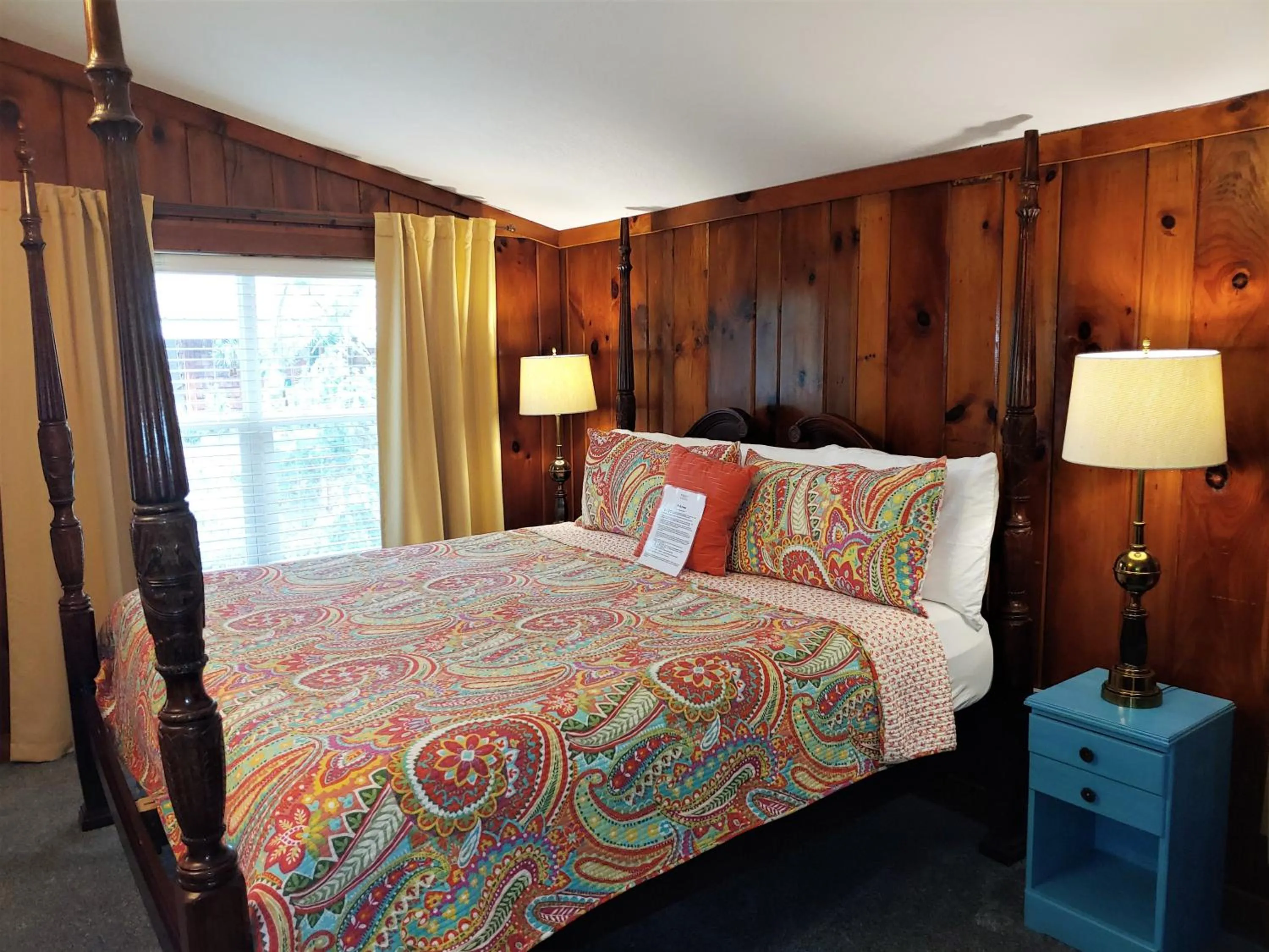 Photo of the whole room, Bed in McKinley Edwards Inn