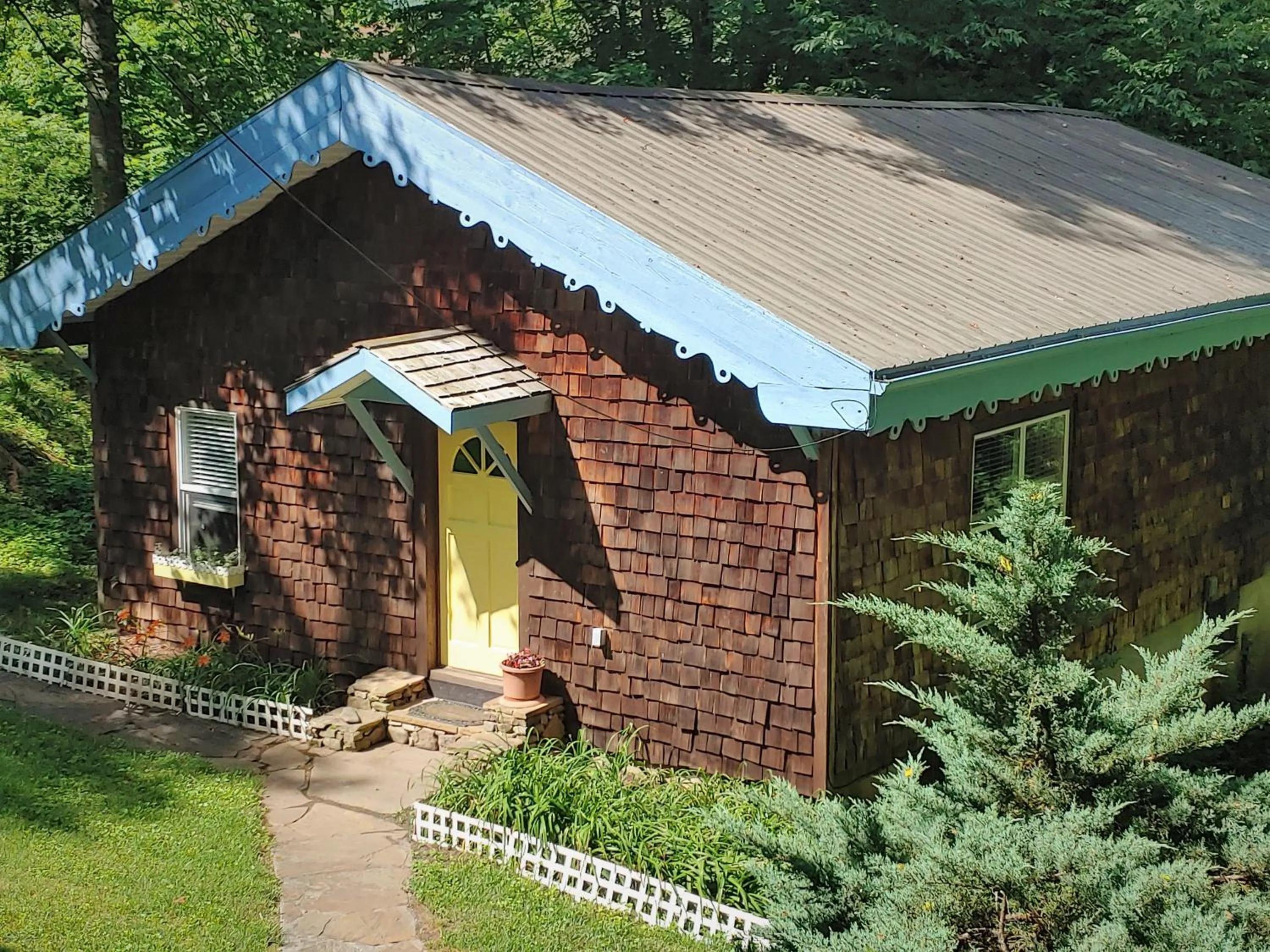 Facade/entrance in McKinley Edwards Inn