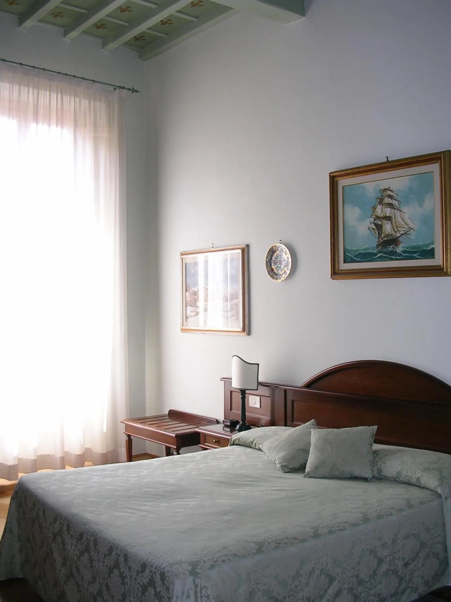 Shower, Bed in Soggiorno Antica Torre