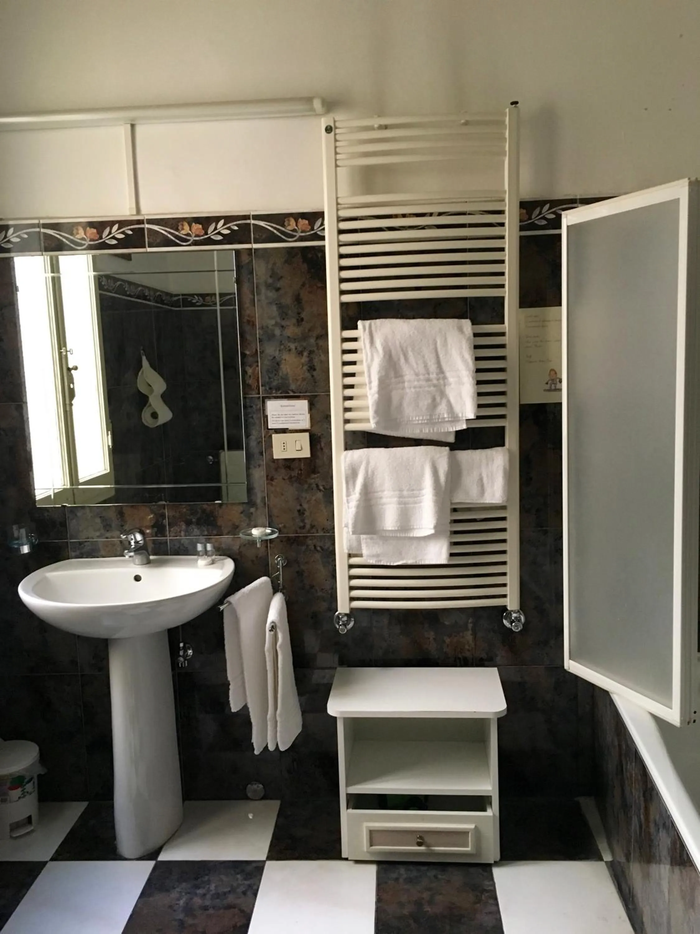 Shower in Soggiorno Antica Torre