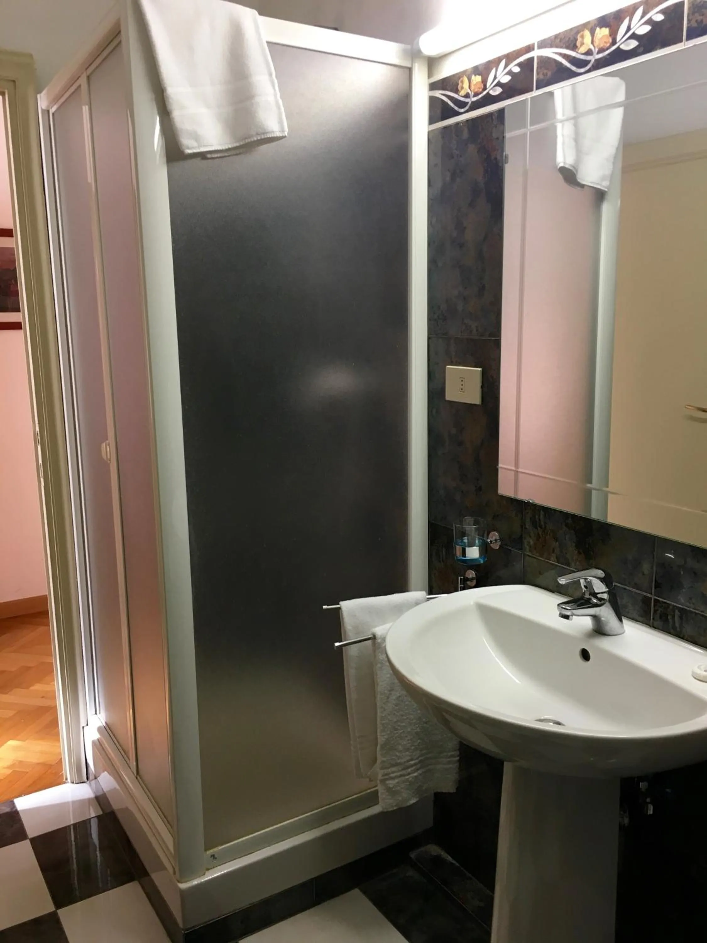 Shower in Soggiorno Antica Torre