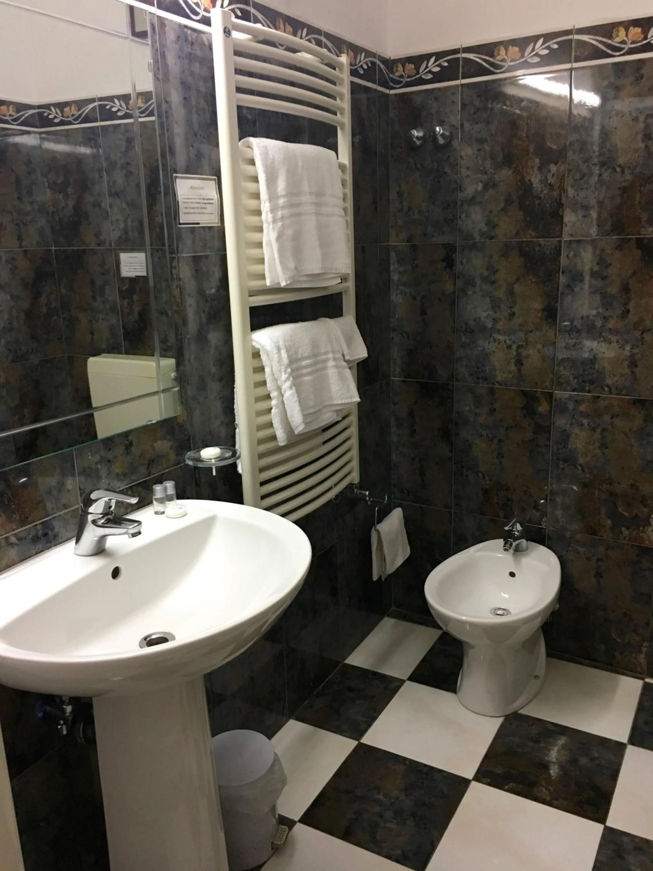 Shower in Soggiorno Antica Torre