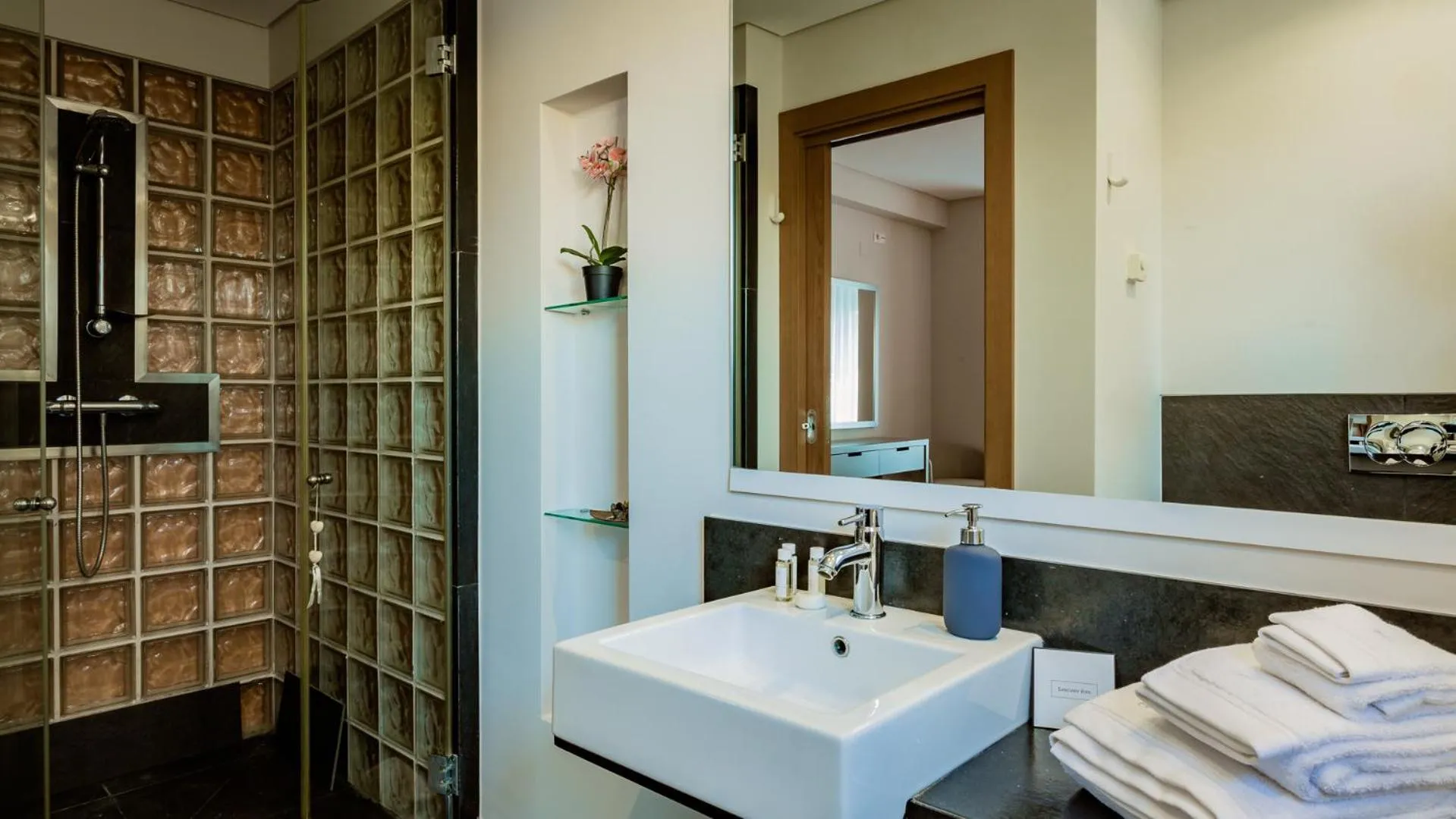 Bathroom, Bed in Villa Mebahel - Boliqueime