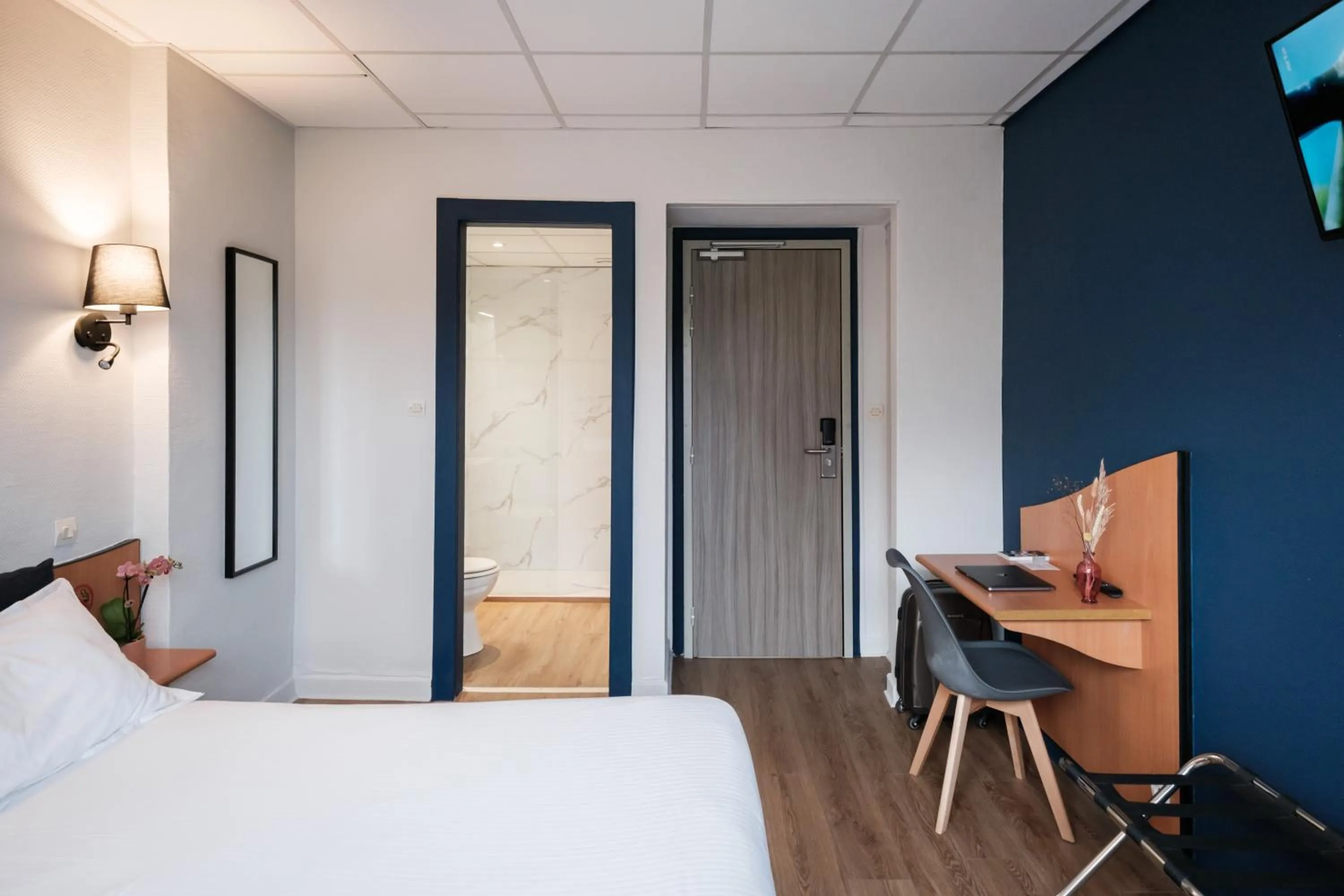 Bed in Hôtel du Parc Thionville Centre