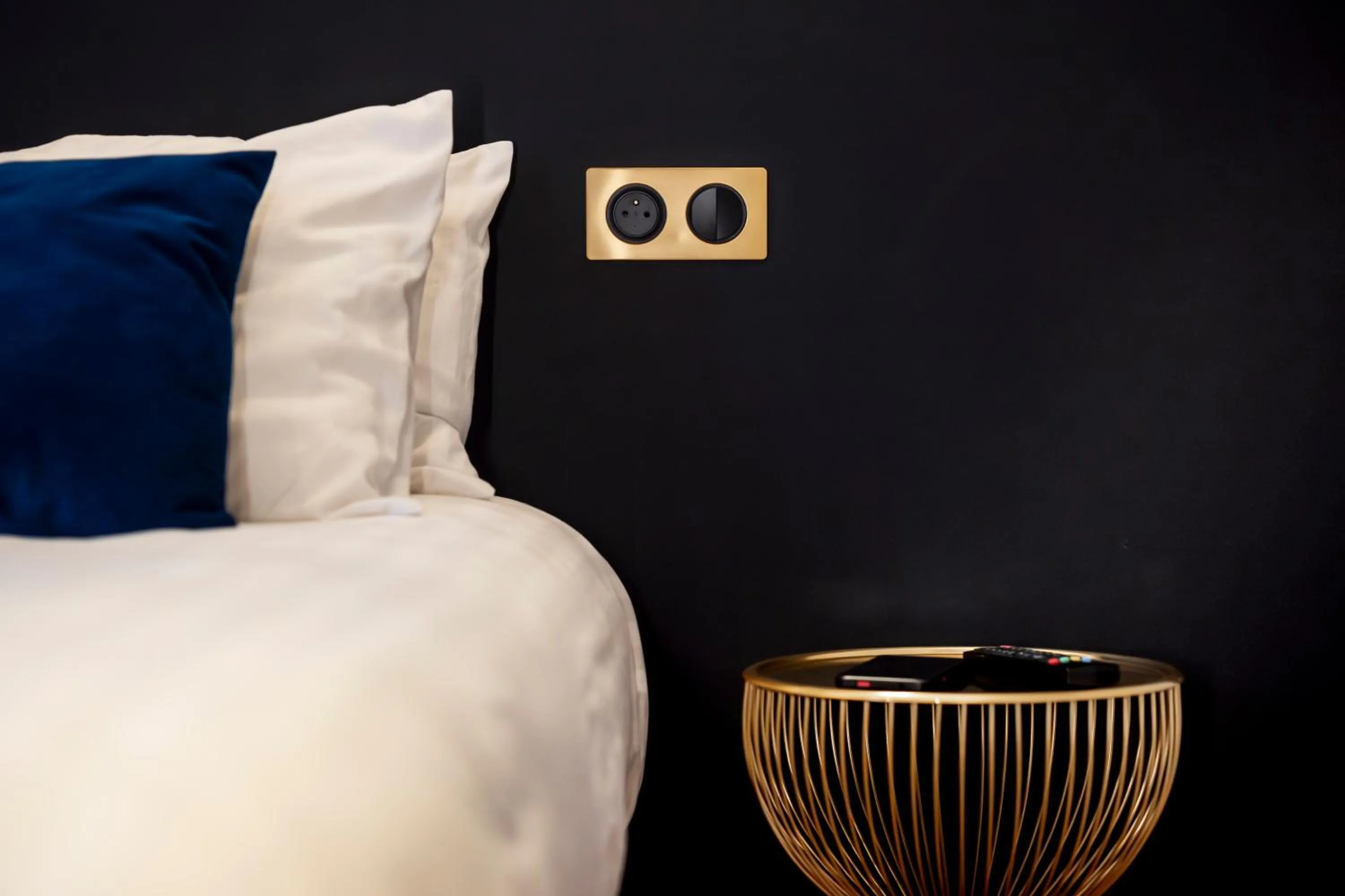 Decorative detail, Bed in Hôtel du Parc Thionville Centre