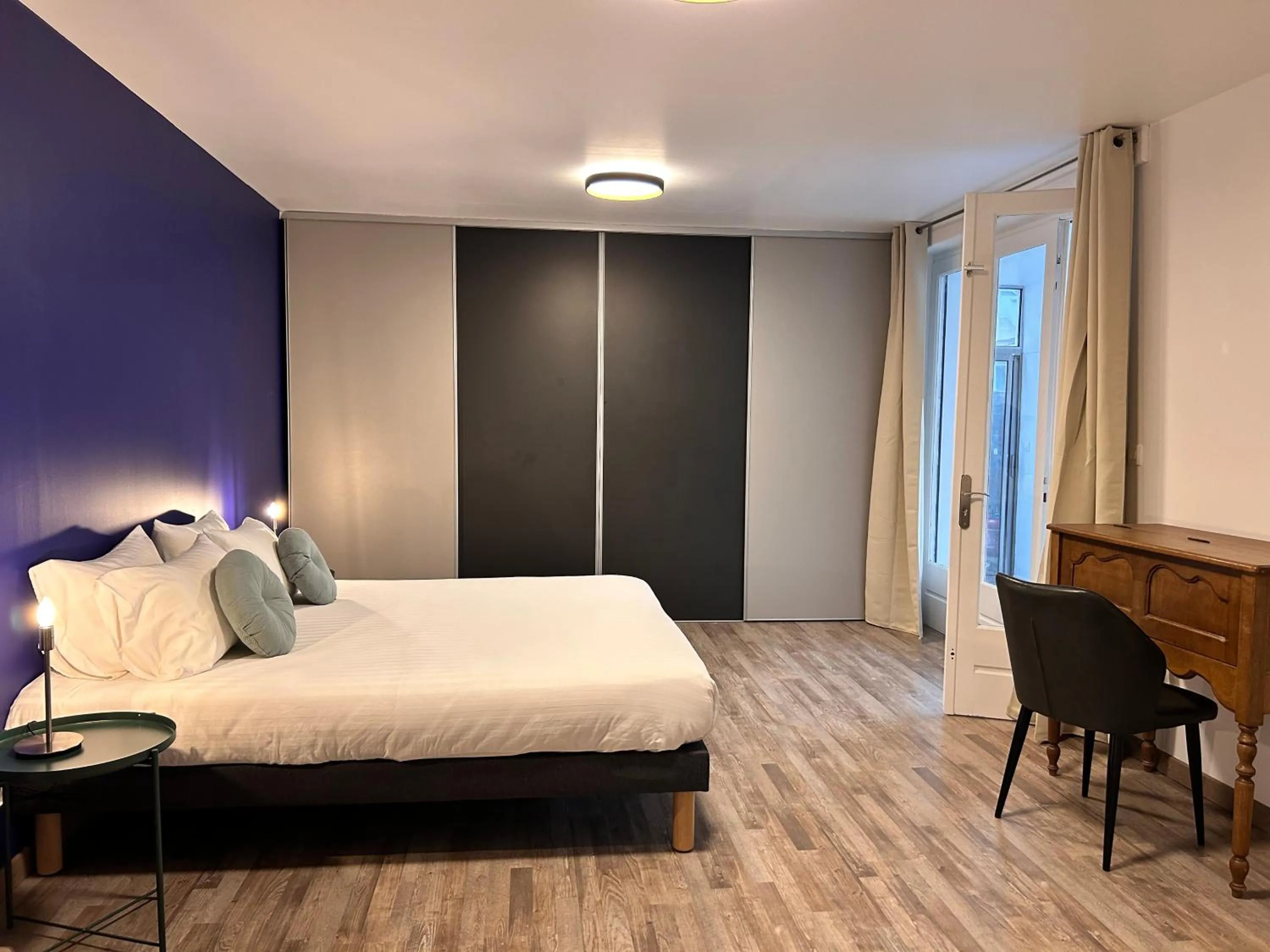 Photo of the whole room, Bed in Hôtel du Parc Thionville Centre
